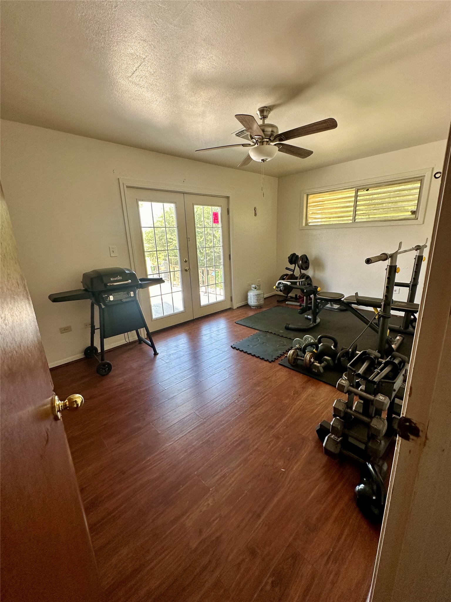 845 Jackson Avenue Property Photo 11