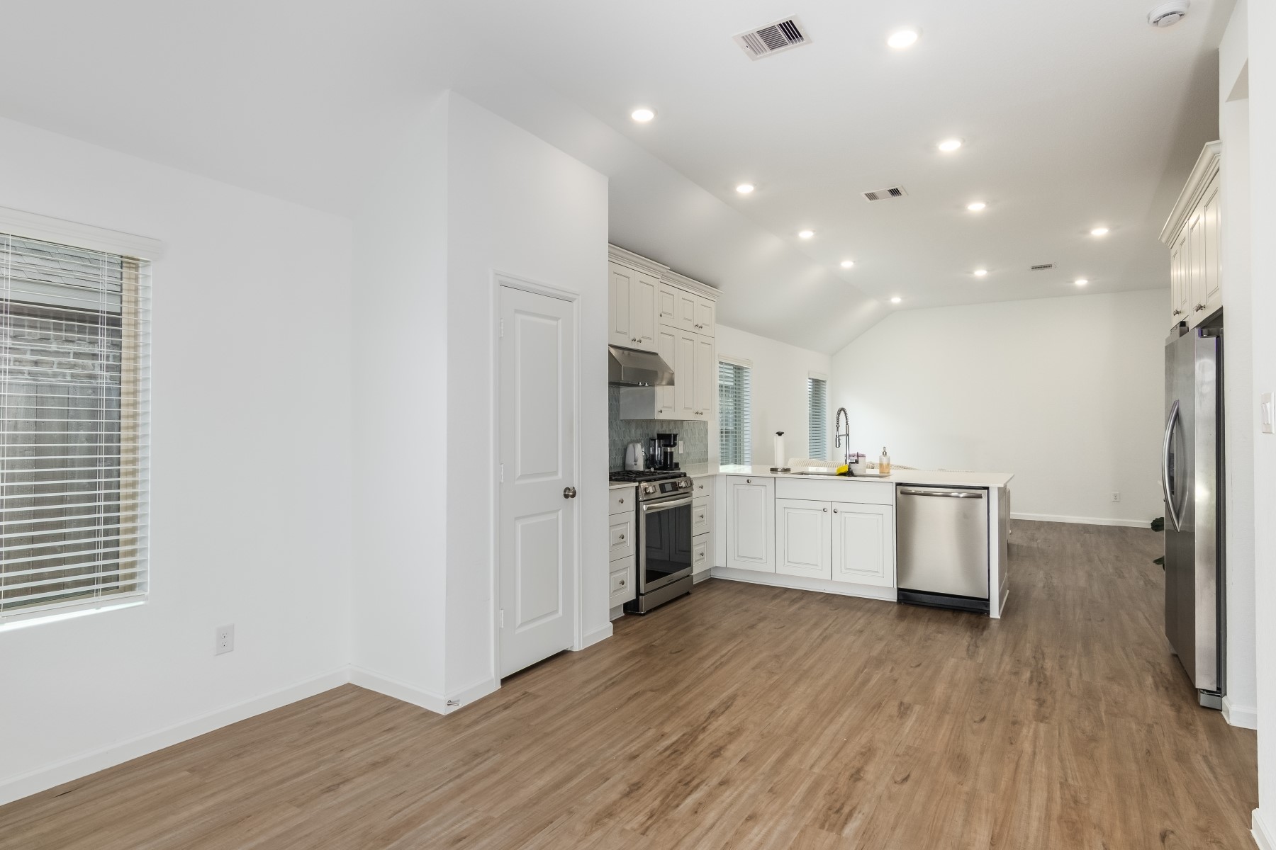 5127 Blessing Drive Property Photo 8