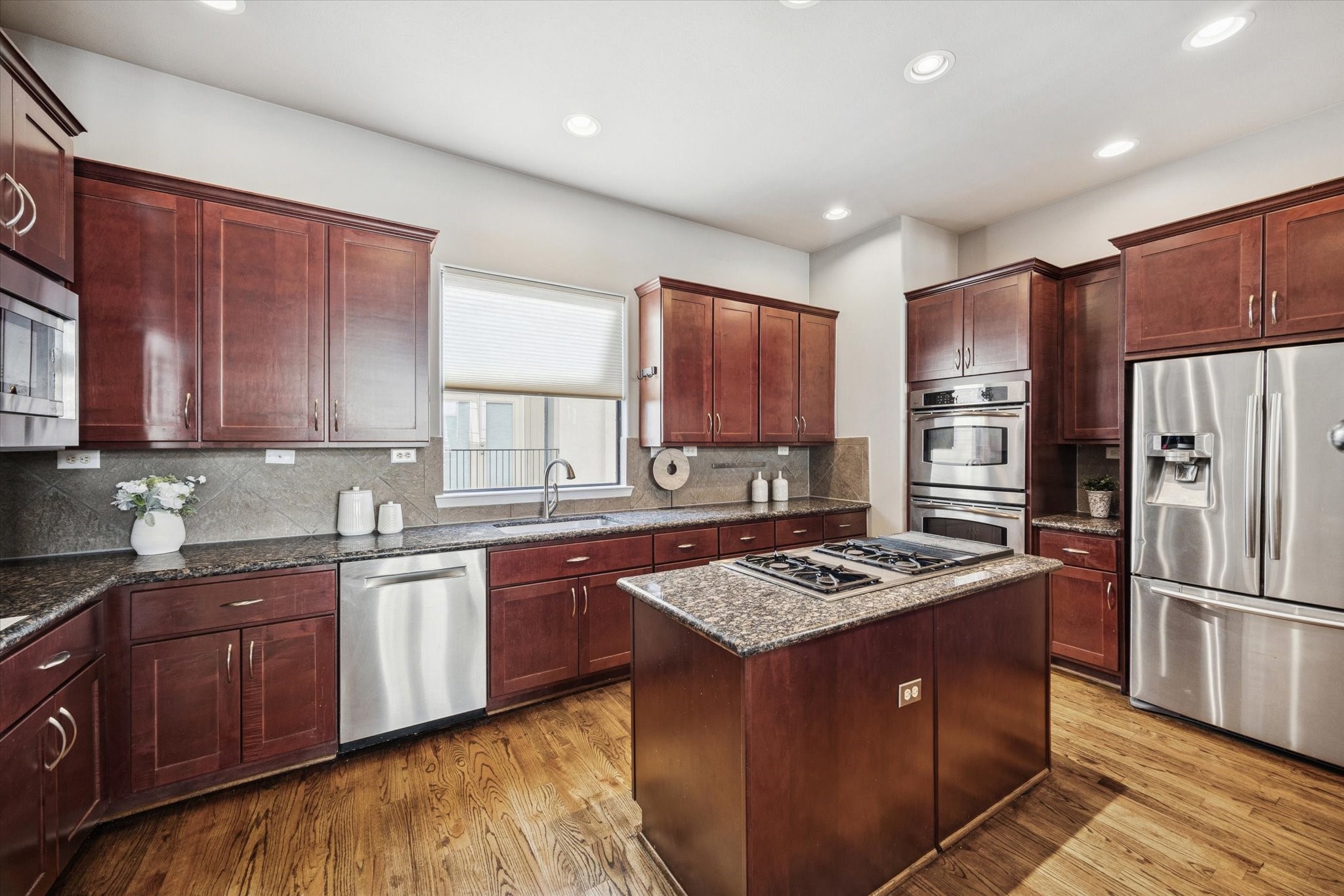 5219 Lillian Street Property Photo 8