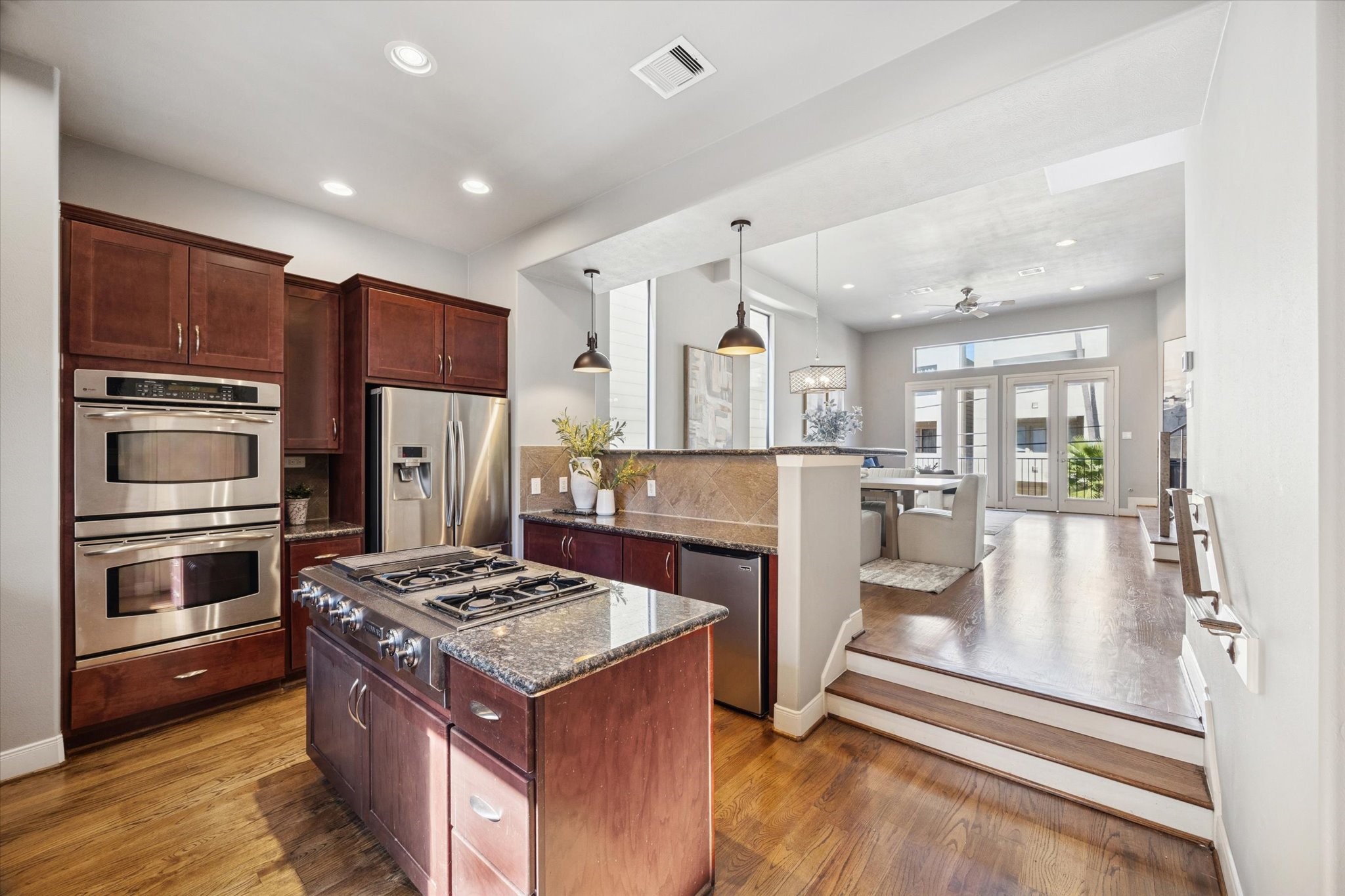 5219 Lillian Street Property Photo 9