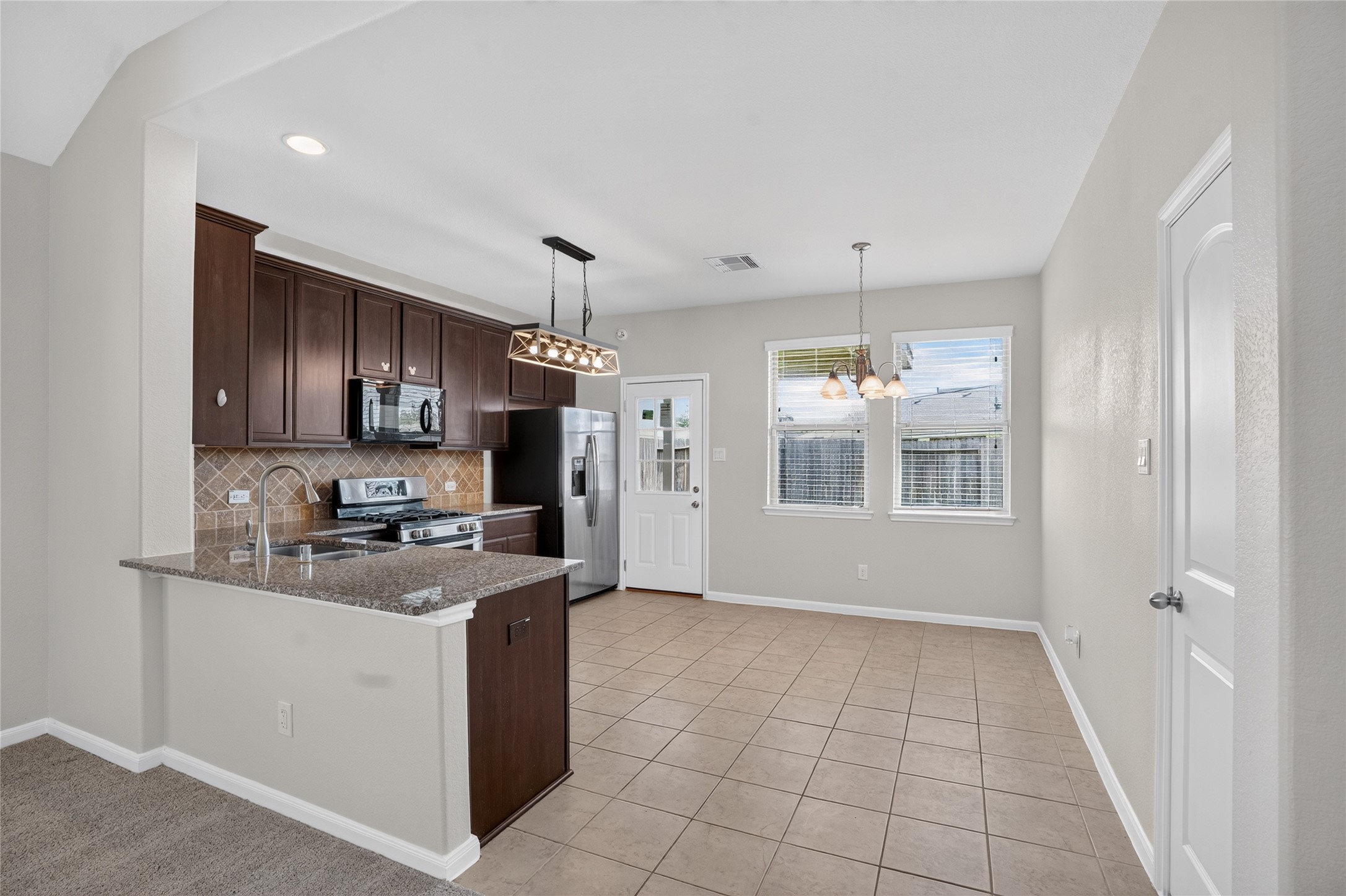 2411 Cactus Bend Drive Property Photo 3