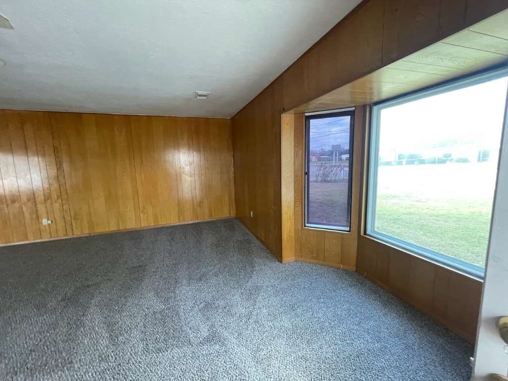 605 S Main Street 25 Property Photo 8