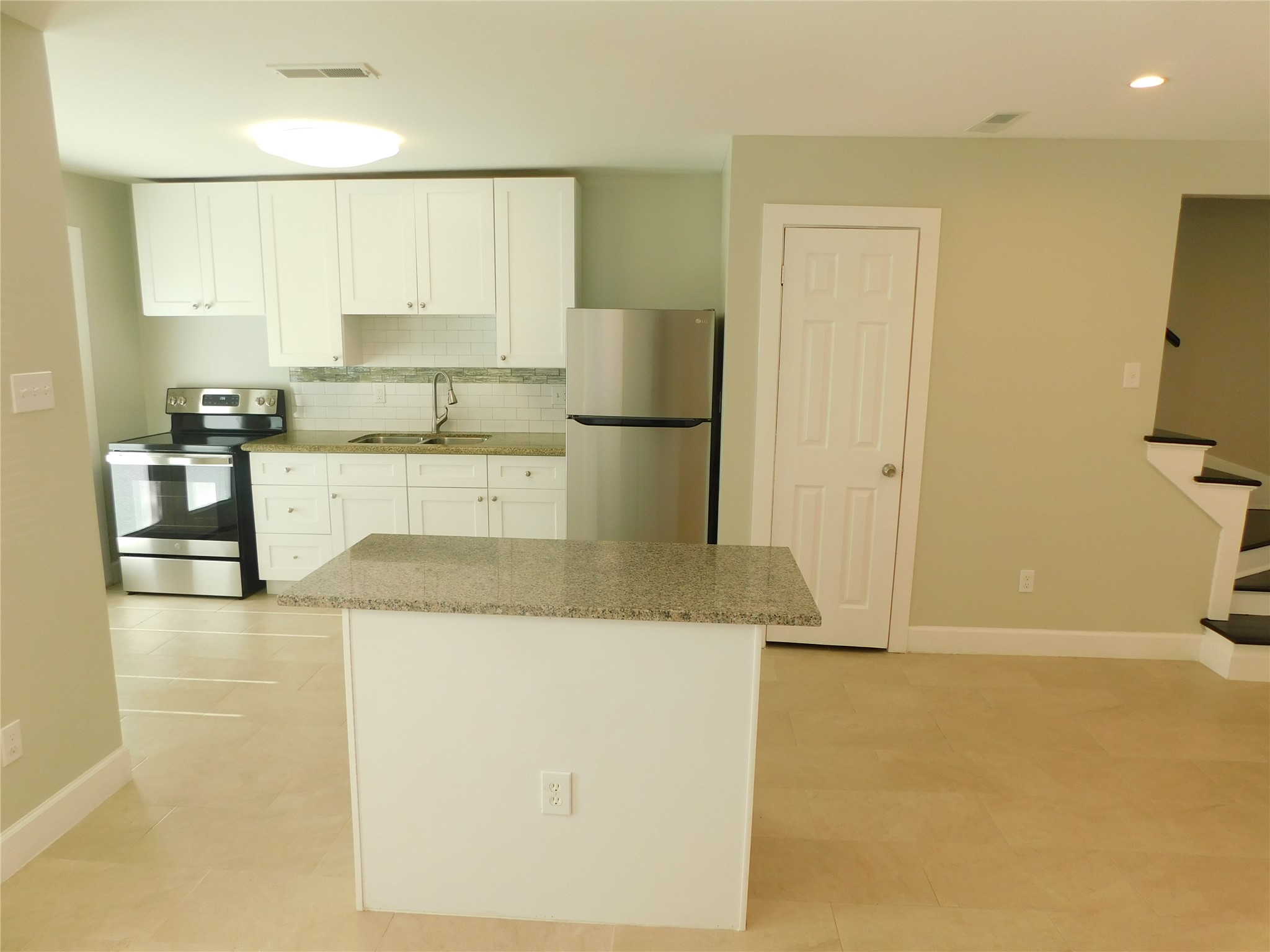 3332 Blodgett Street Property Photo 6