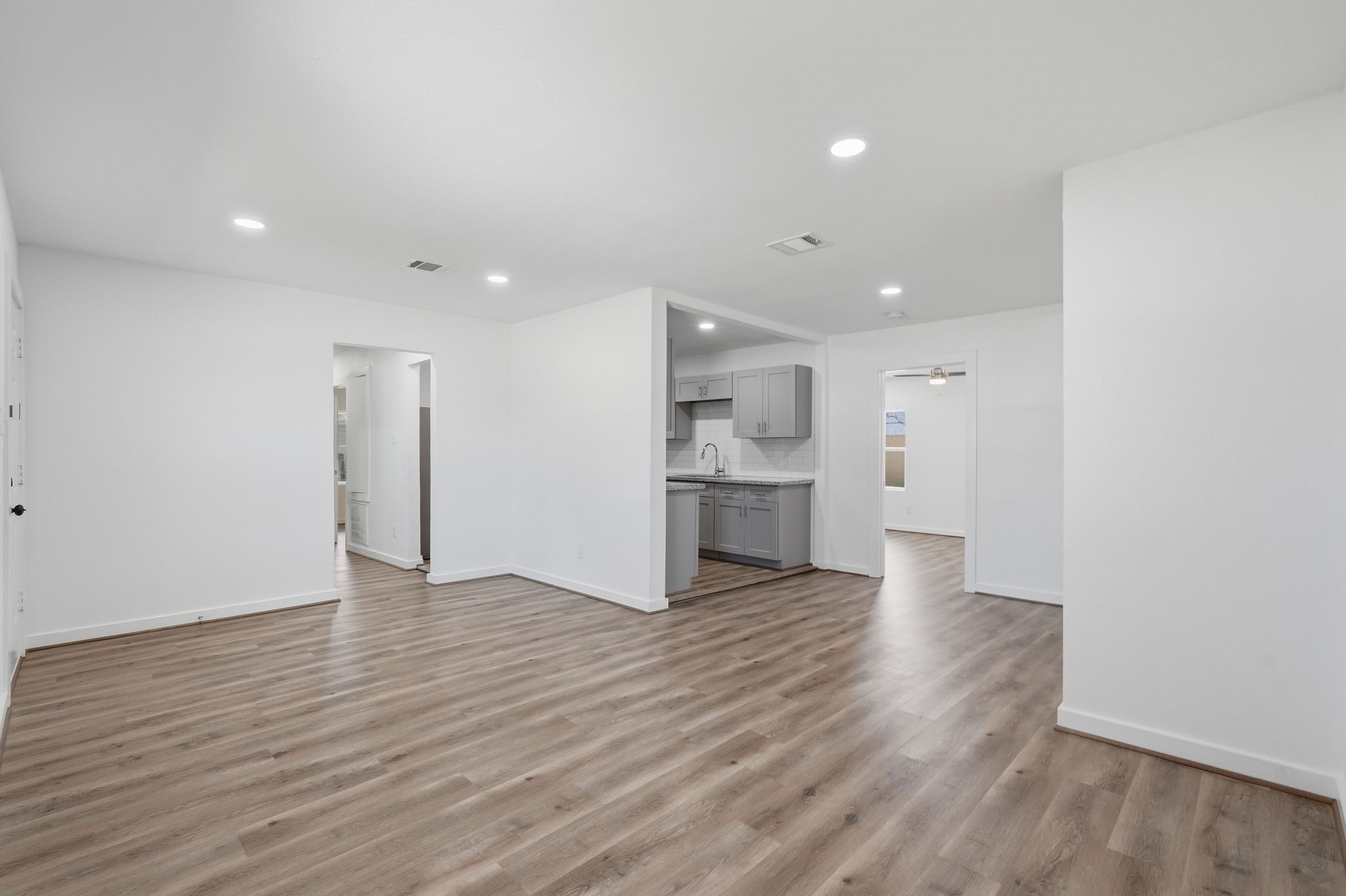 5962 Ridgeway Drive Property Photo 3