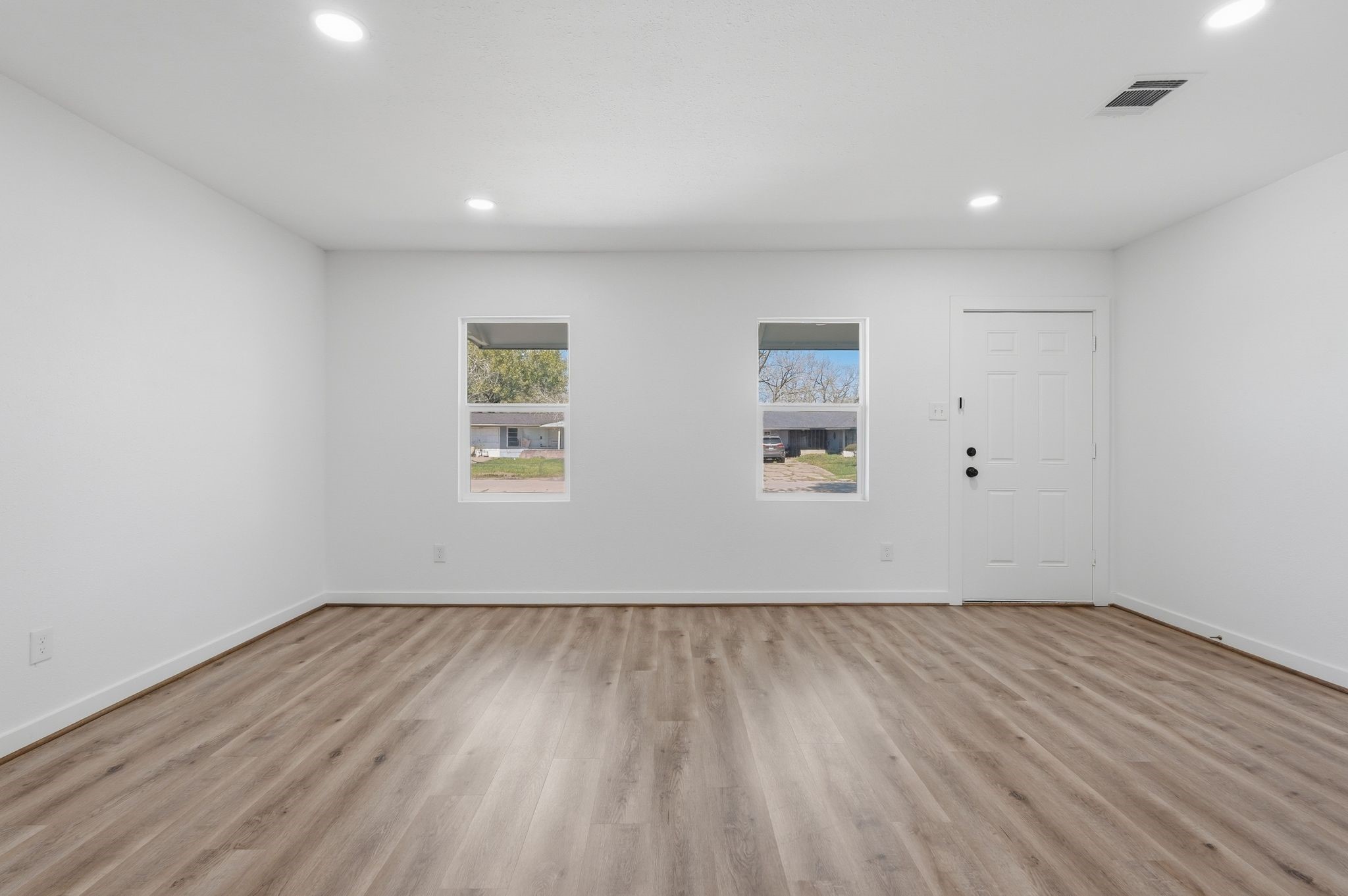 5962 Ridgeway Drive Property Photo 4