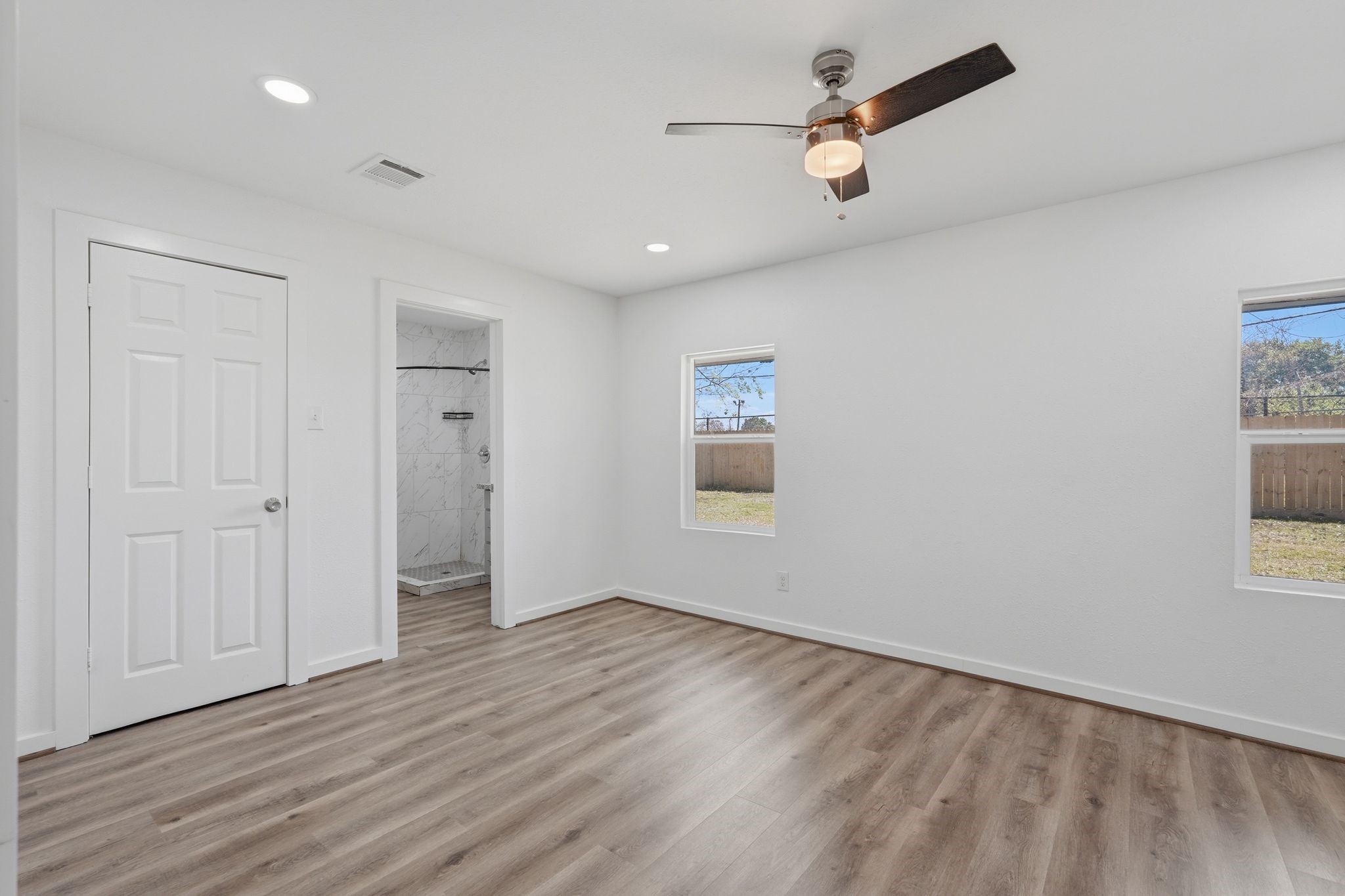 5962 Ridgeway Drive Property Photo 9