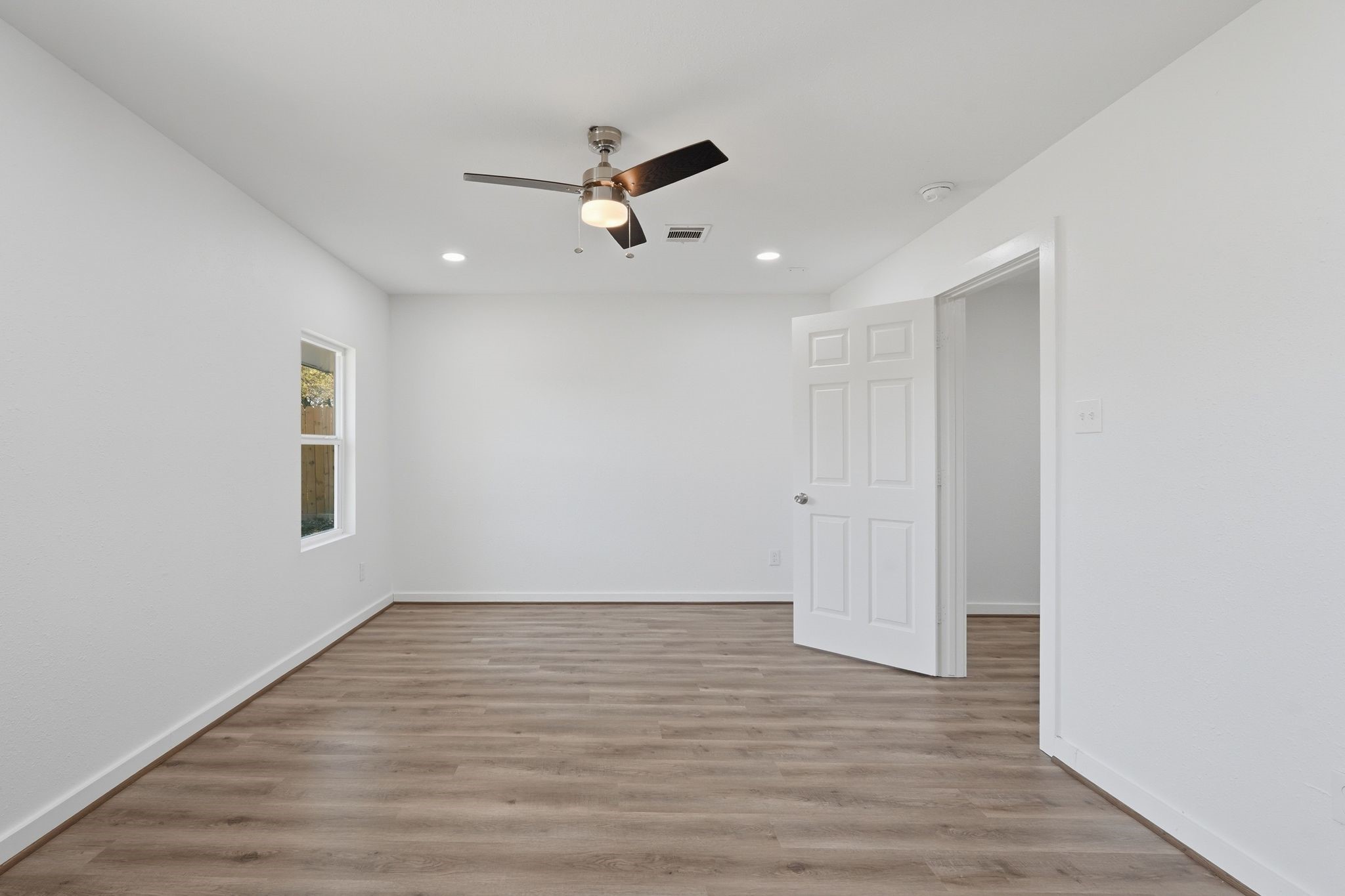 5962 Ridgeway Drive Property Photo 11