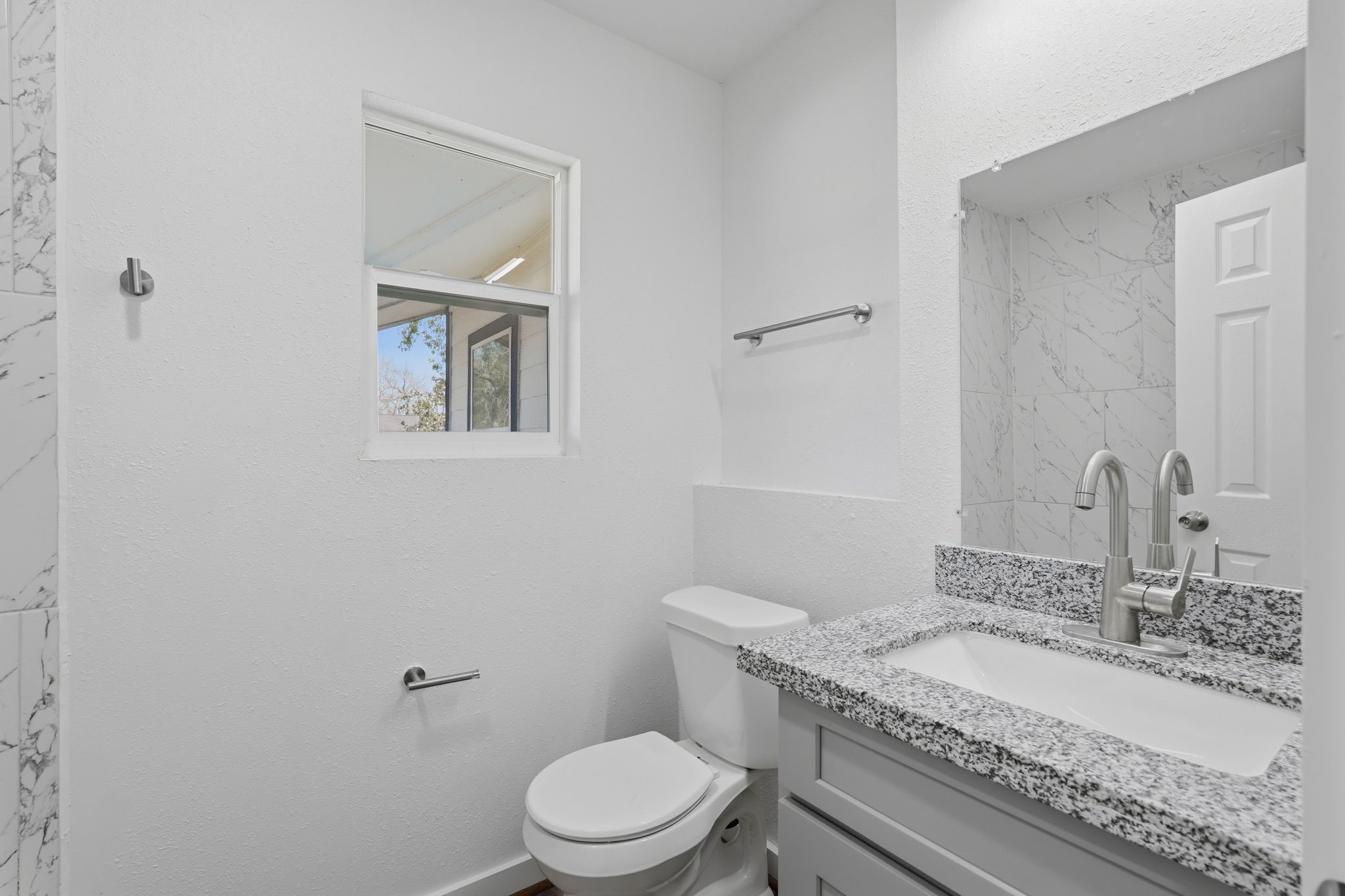 5962 Ridgeway Drive Property Photo 14