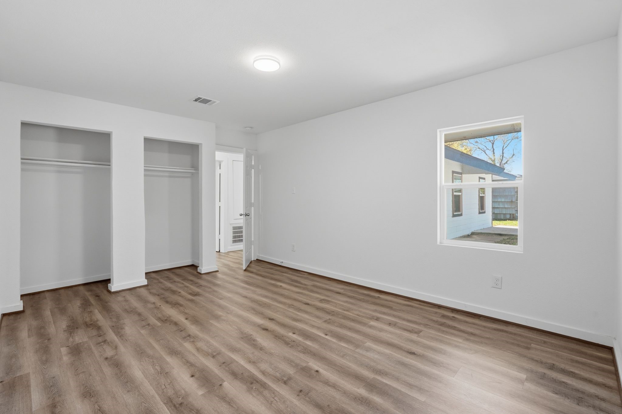 5962 Ridgeway Drive Property Photo 16