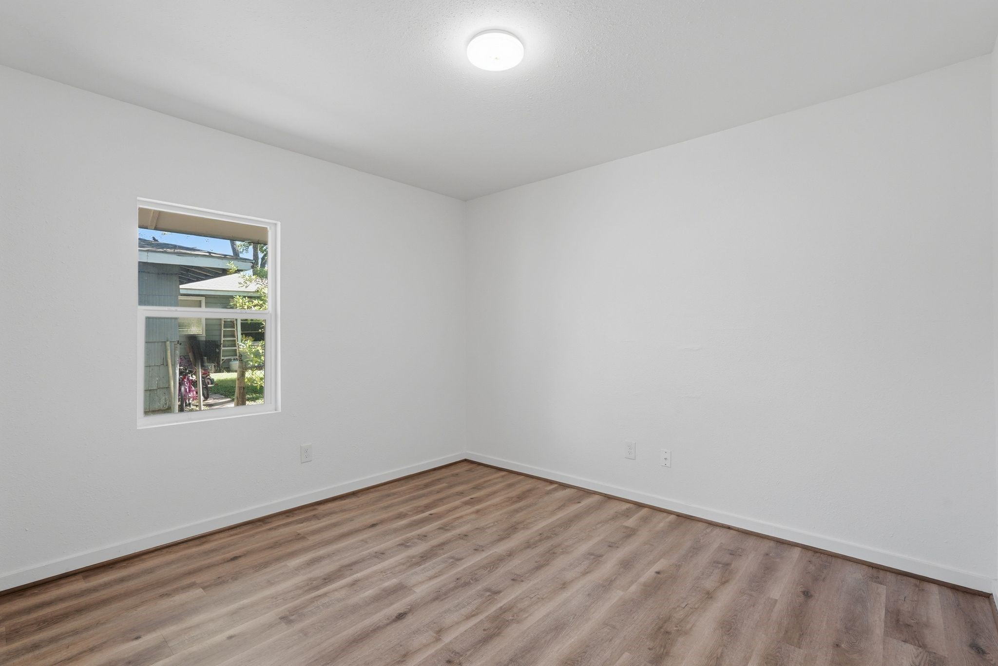 5962 Ridgeway Drive Property Photo 17