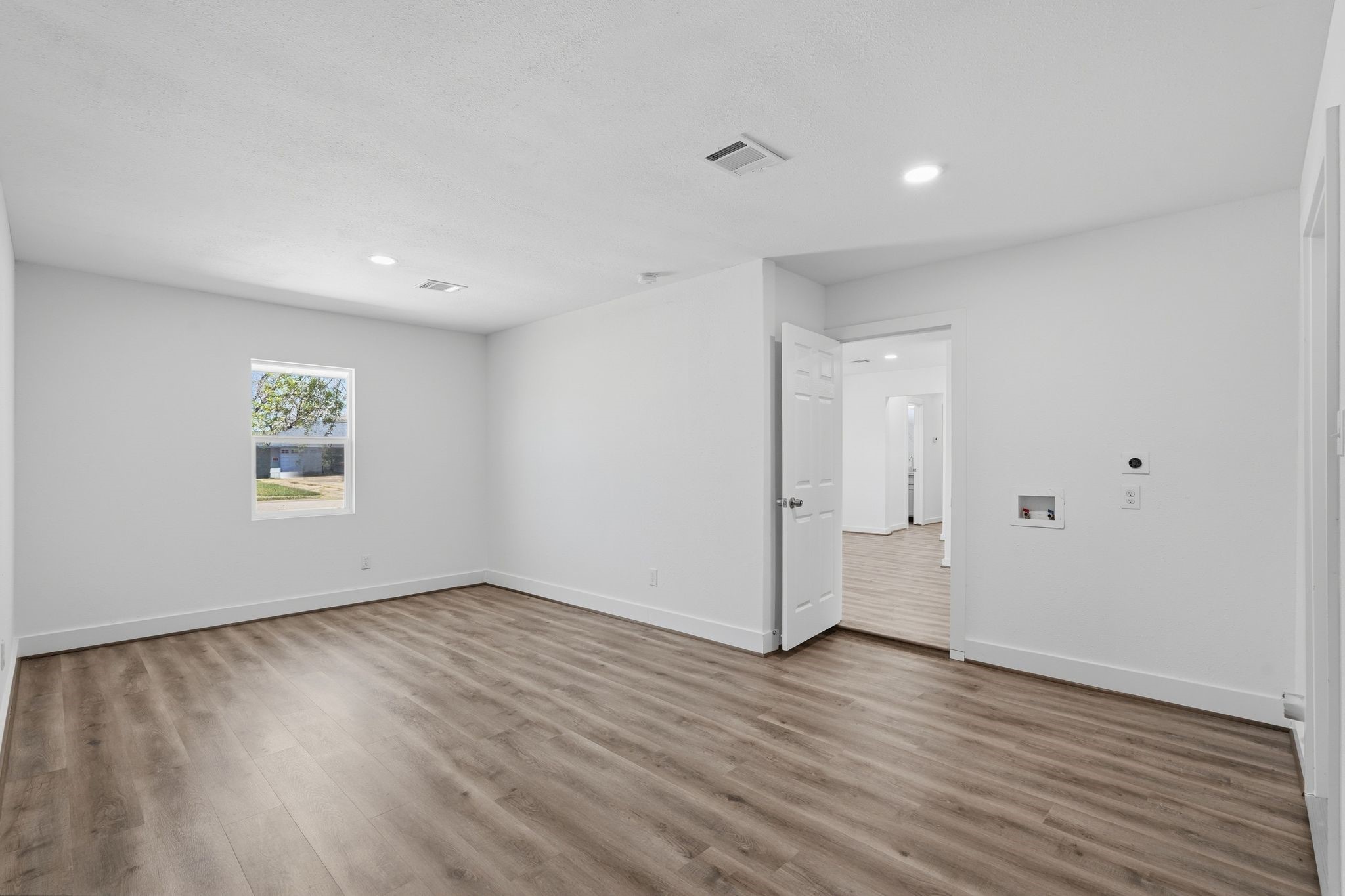 5962 Ridgeway Drive Property Photo 18
