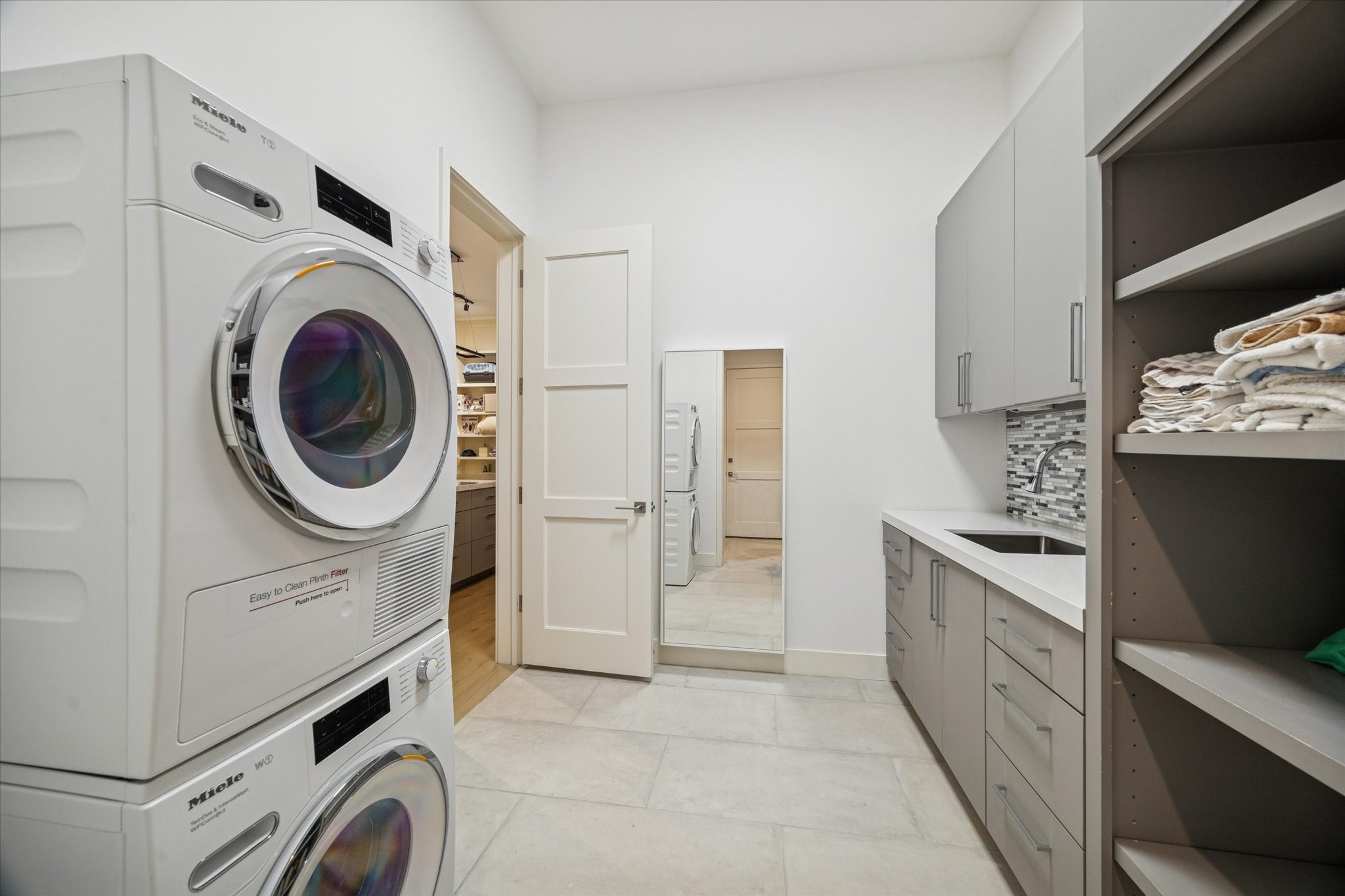 212 E Cowan Drive Property Photo 40