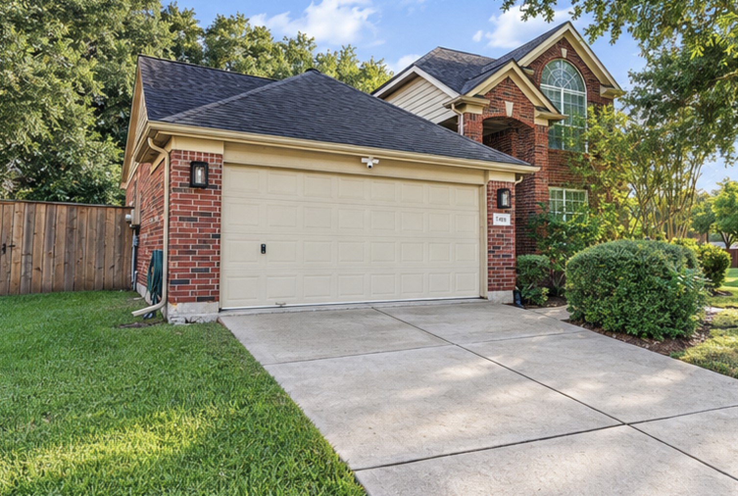7406 Greatwood Grove Drive Property Photo 3
