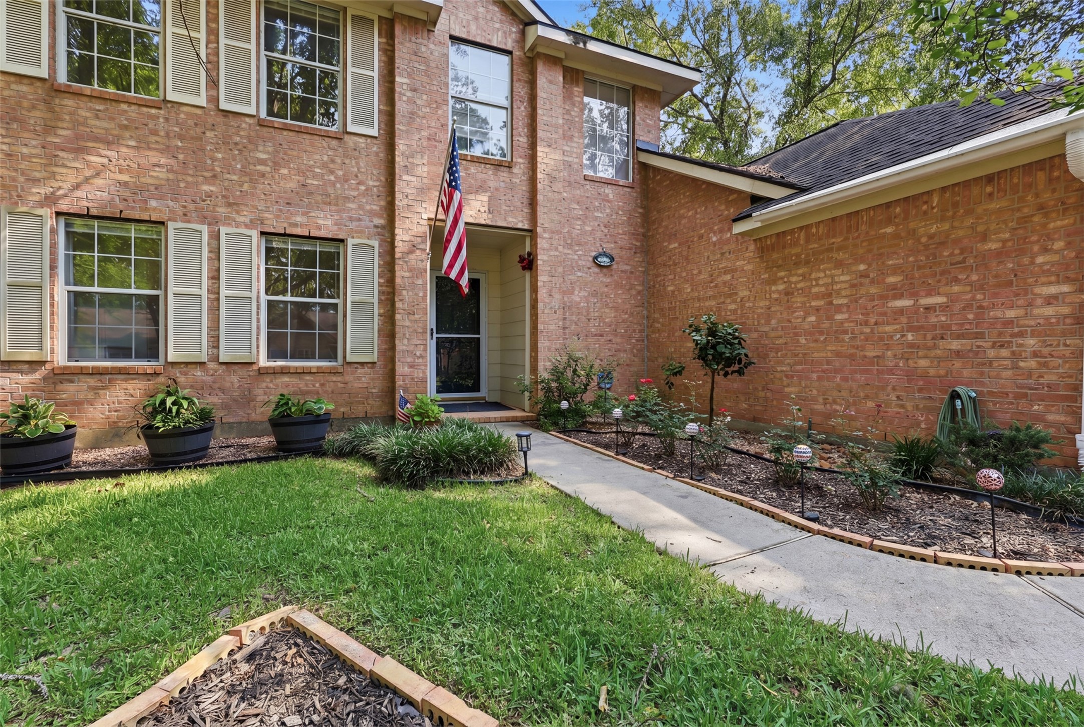 97 N Hollylaurel Circle Property Photo 1