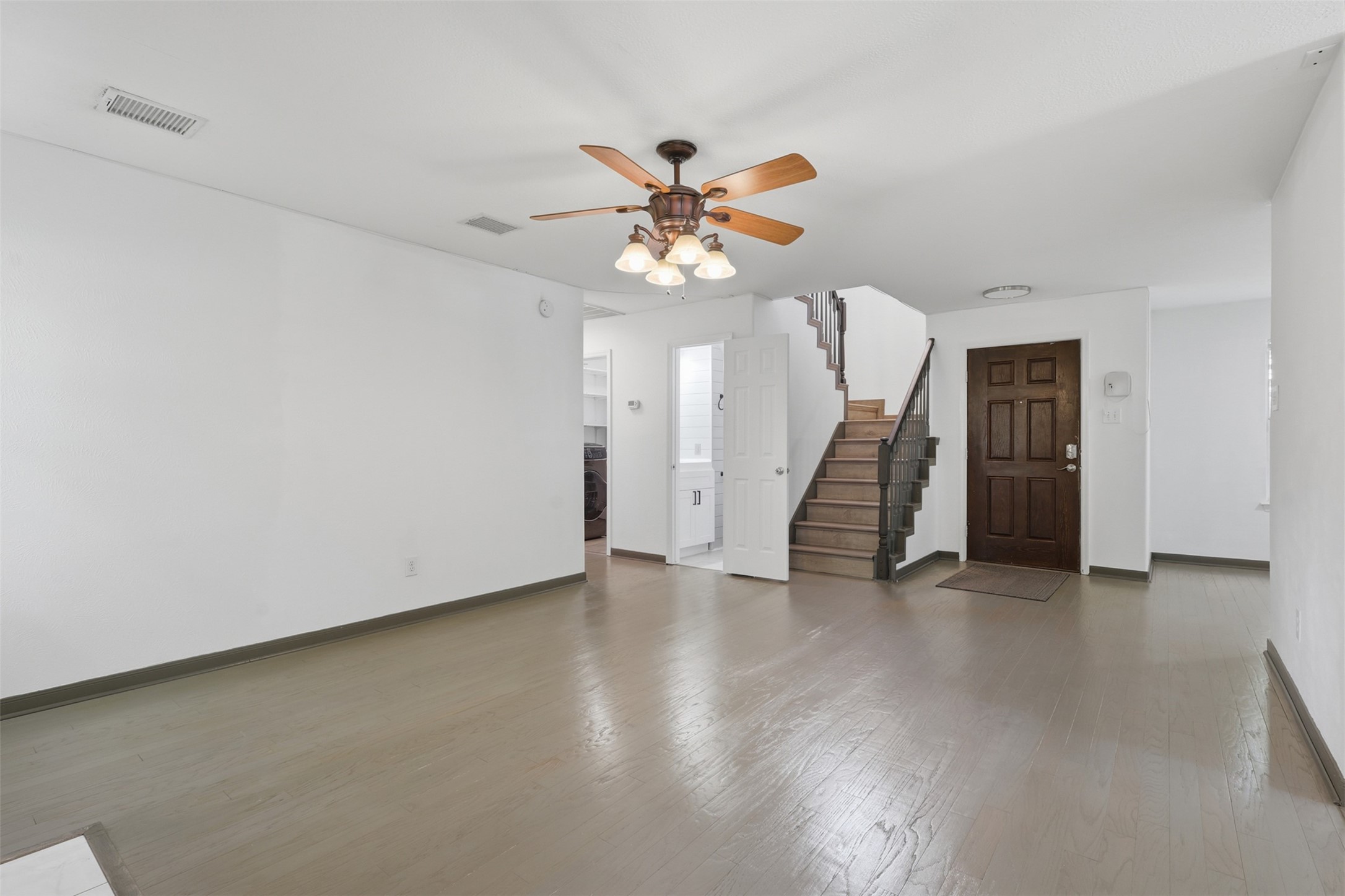 97 N Hollylaurel Circle Property Photo 17