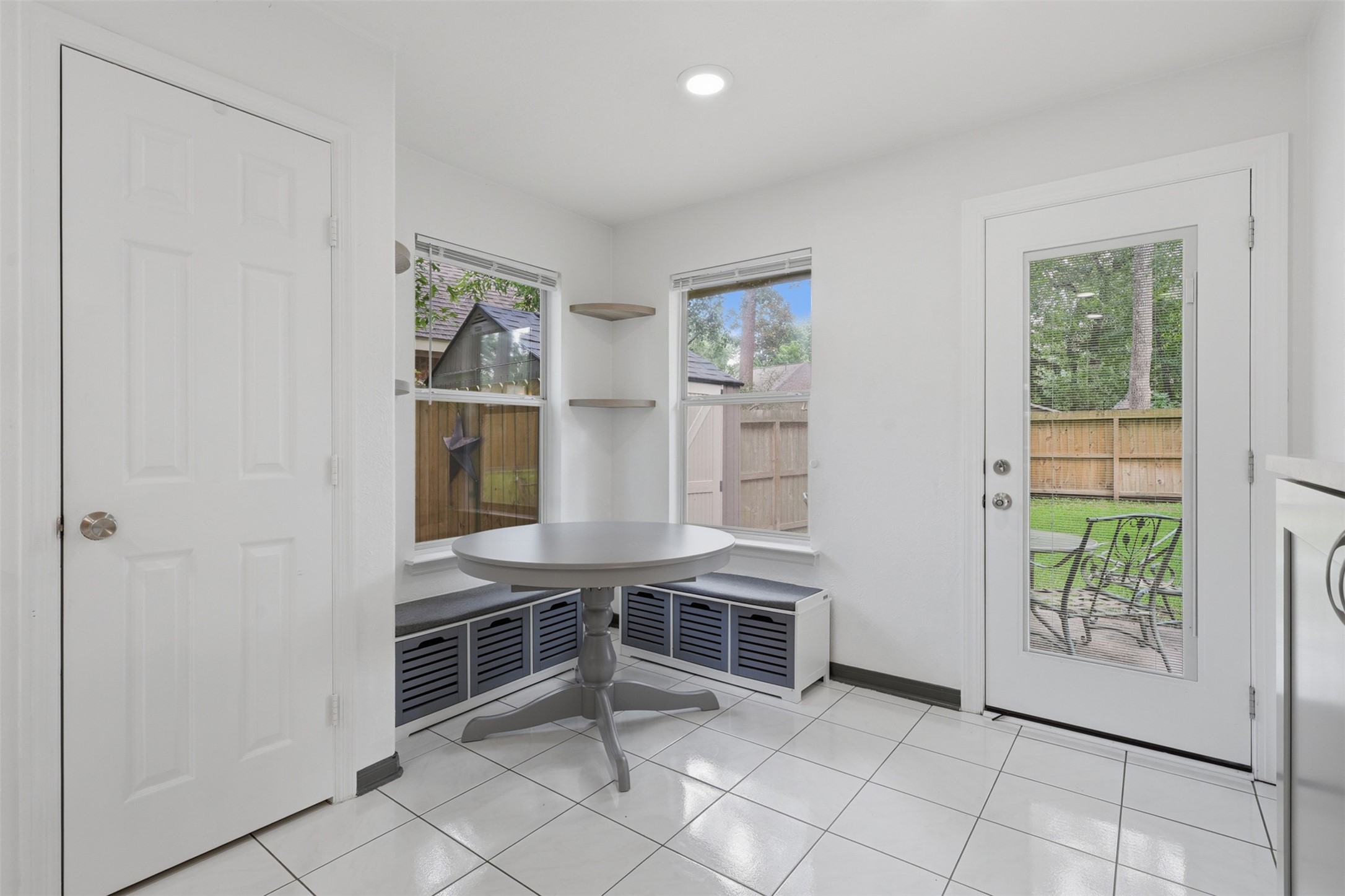 97 N Hollylaurel Circle Property Photo 22