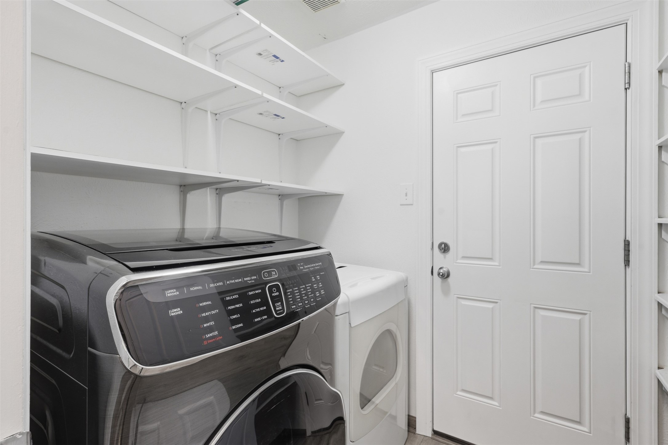 97 N Hollylaurel Circle Property Photo 25