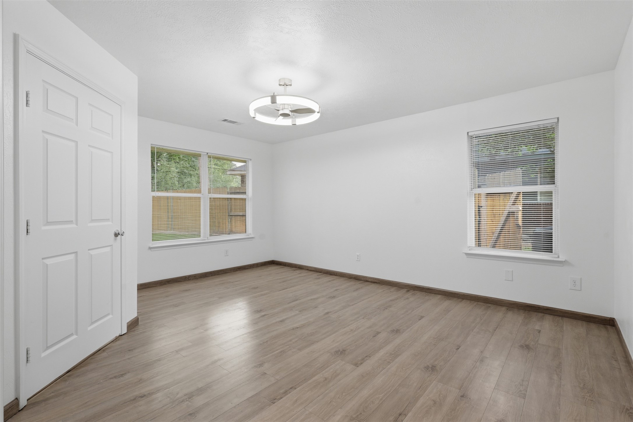 97 N Hollylaurel Circle Property Photo 26