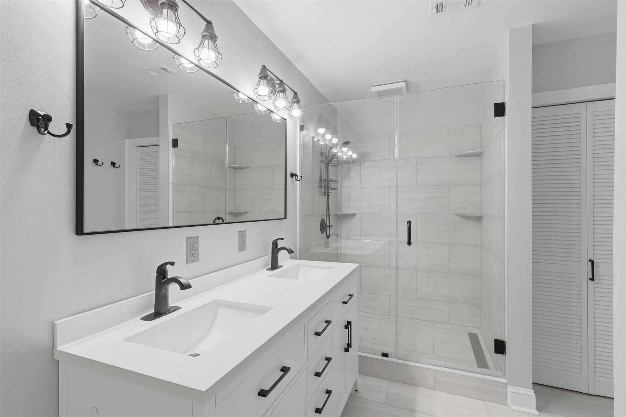 97 N Hollylaurel Circle Property Photo 28