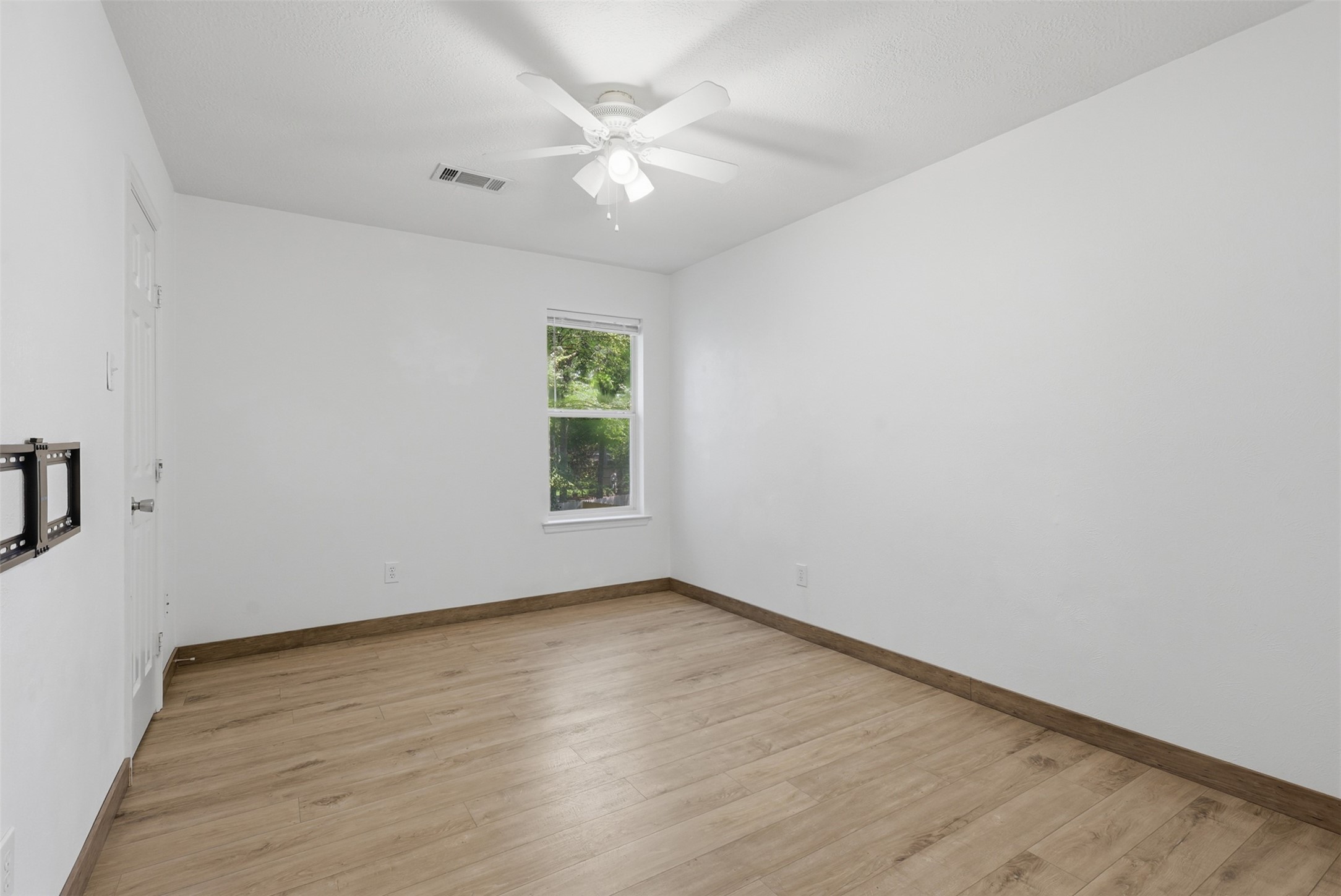 97 N Hollylaurel Circle Property Photo 31