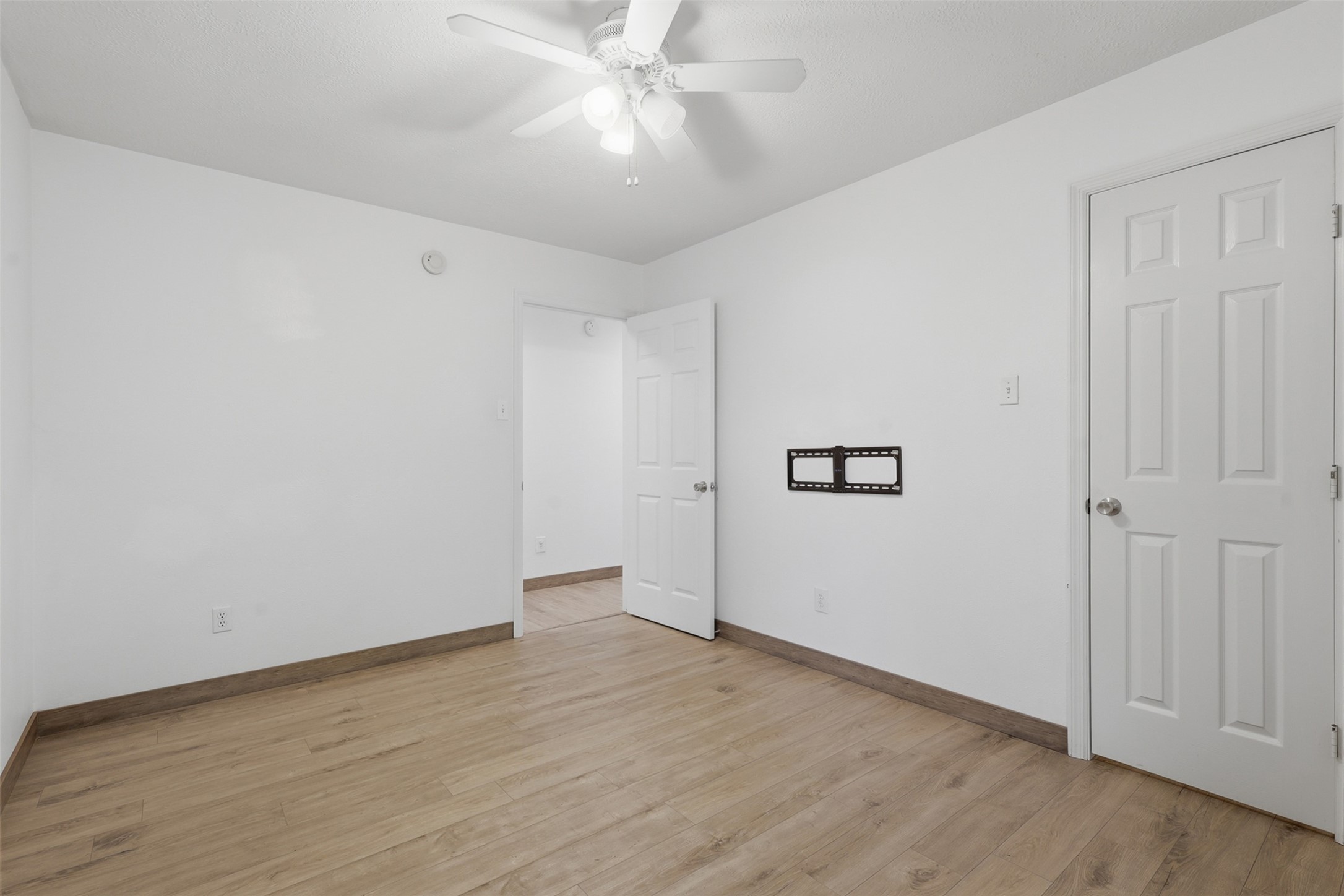 97 N Hollylaurel Circle Property Photo 32