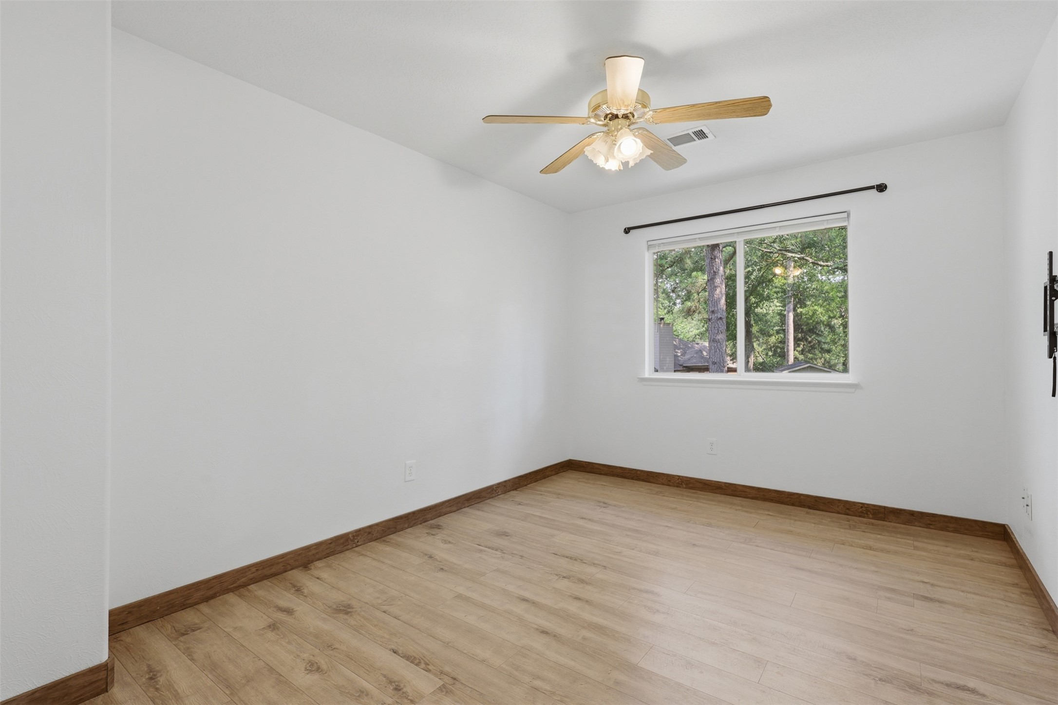 97 N Hollylaurel Circle Property Photo 33