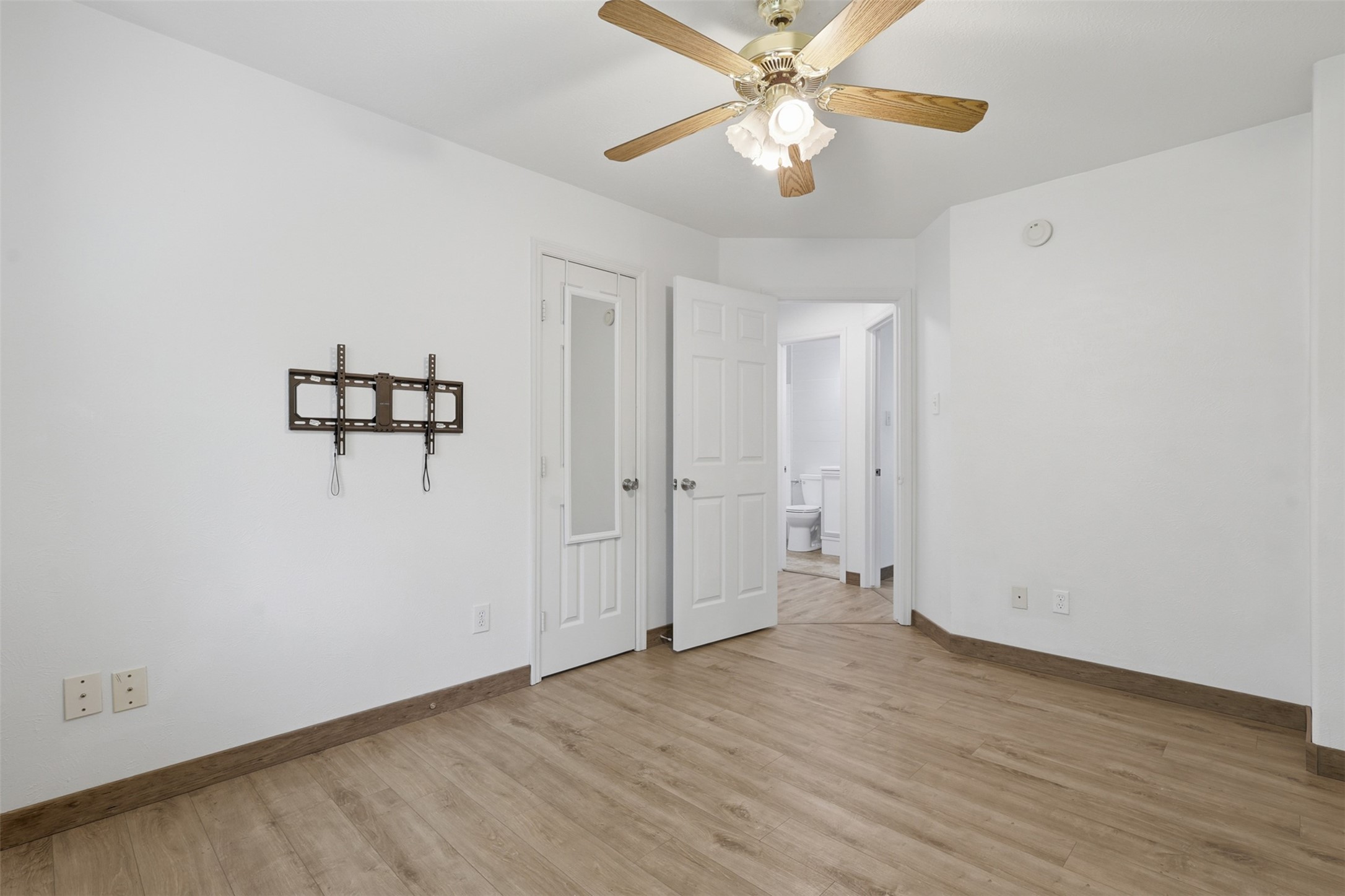 97 N Hollylaurel Circle Property Photo 34