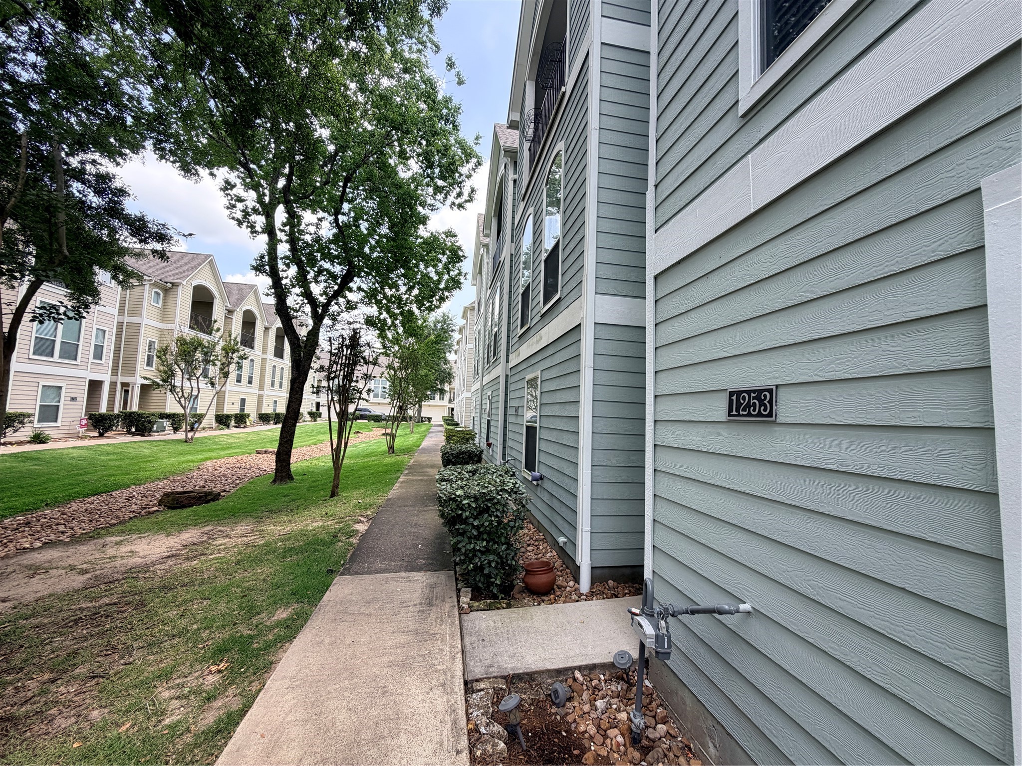 1253 W 17th Street Property Photo 2