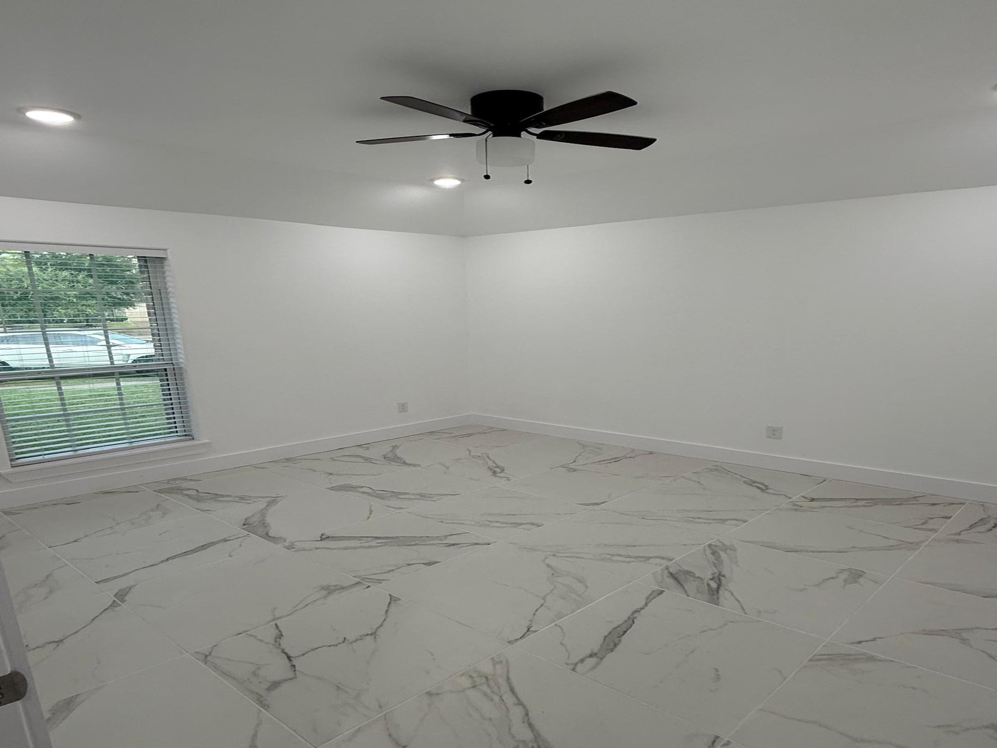 5224 Kendall Glen Court Property Photo 3