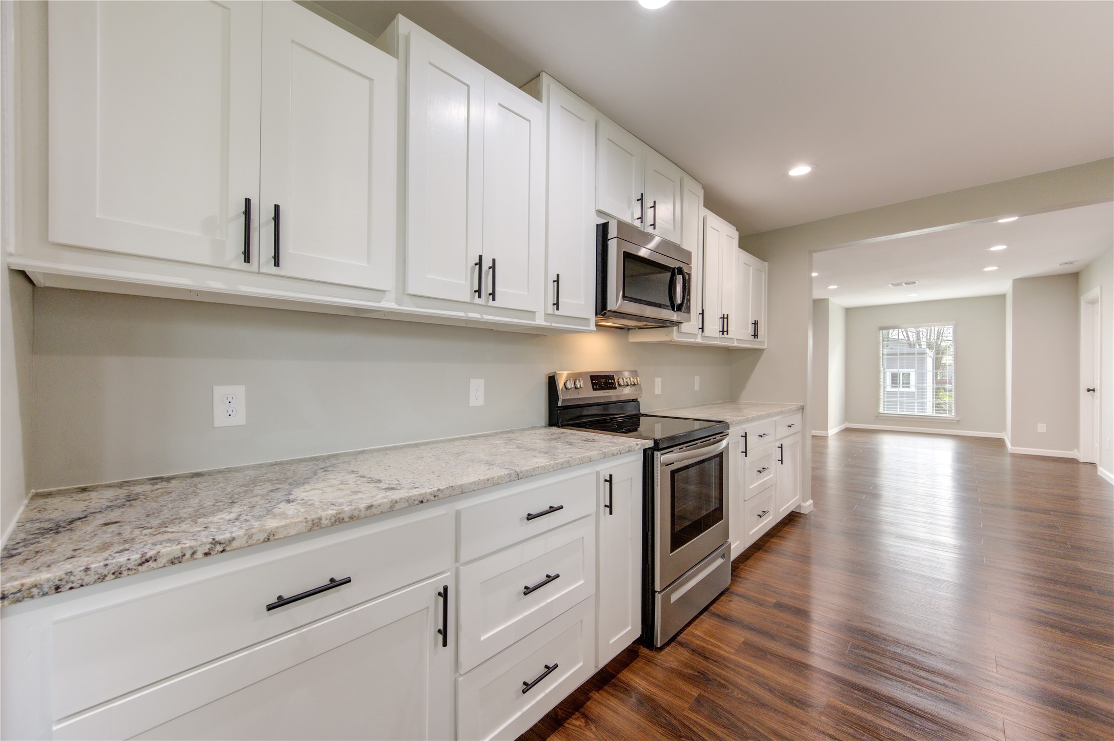 5915 Guyler Street Property Photo 10