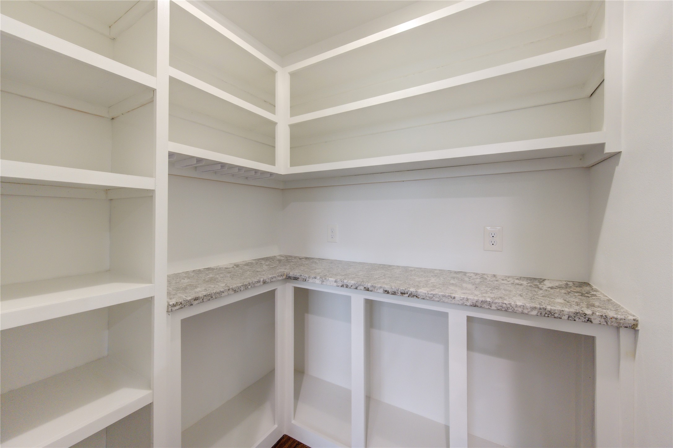 5915 Guyler Street Property Photo 11