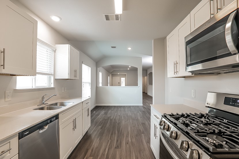 19019 Moynihan Drive Property Photo 5