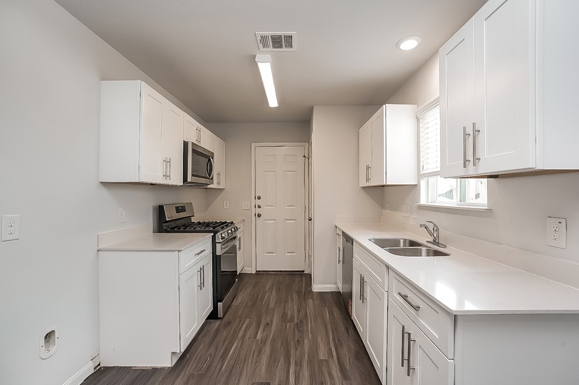 19019 Moynihan Drive Property Photo 6