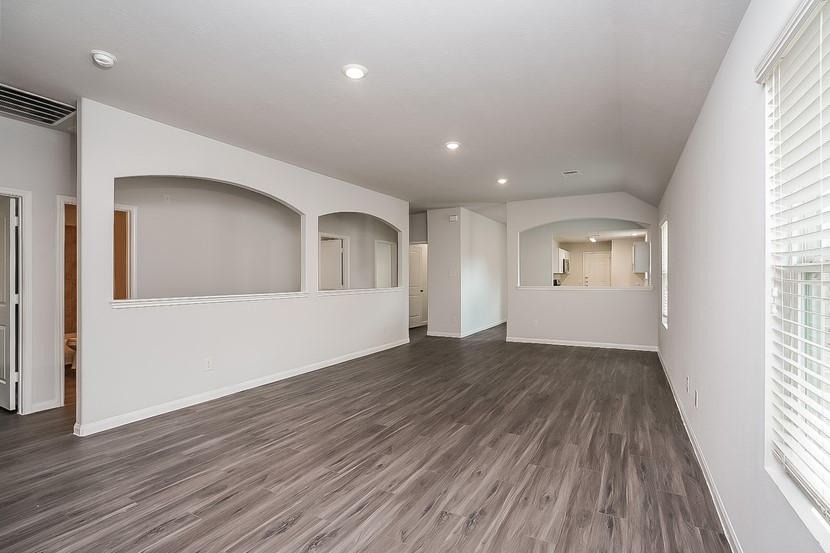 19019 Moynihan Drive Property Photo 8