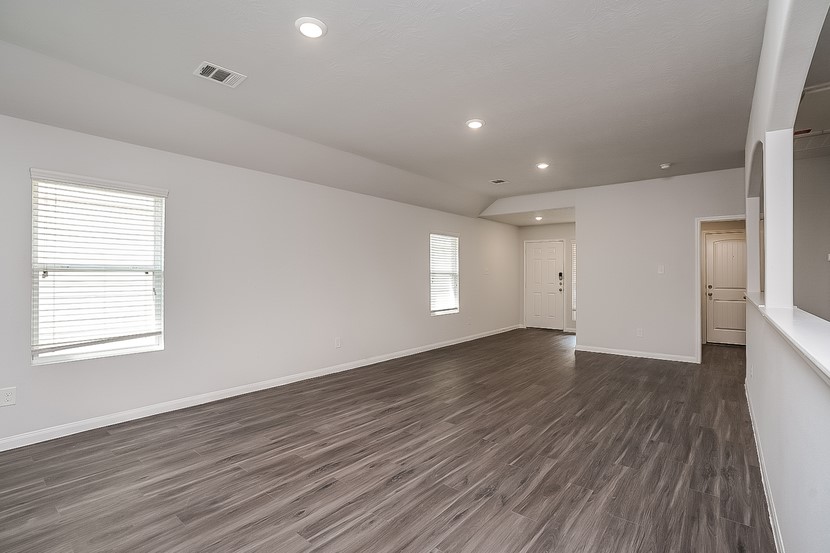 19019 Moynihan Drive Property Photo 9