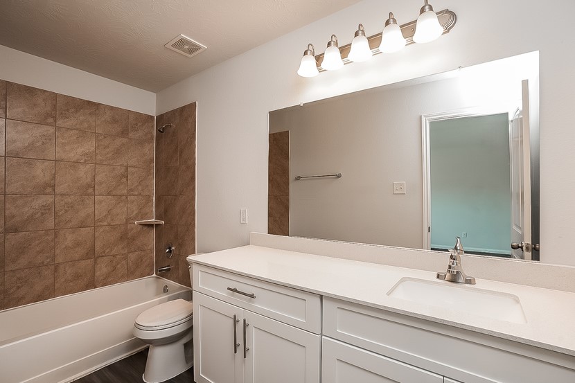 19019 Moynihan Drive Property Photo 12