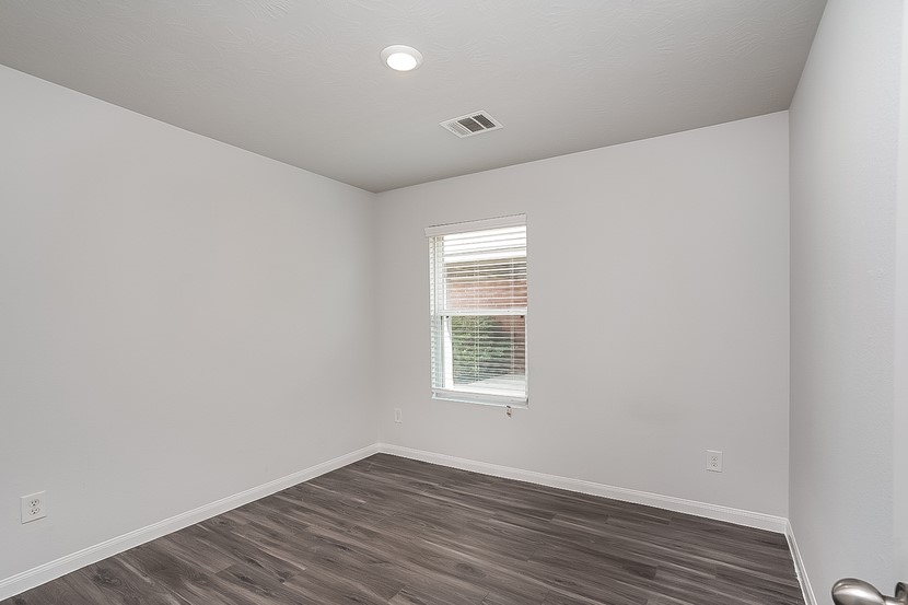 19019 Moynihan Drive Property Photo 13