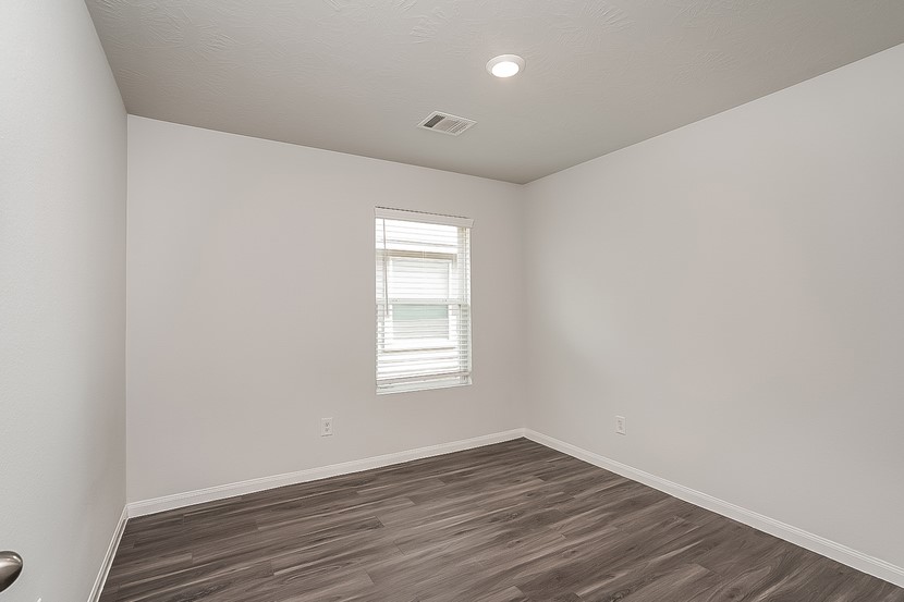 19019 Moynihan Drive Property Photo 15