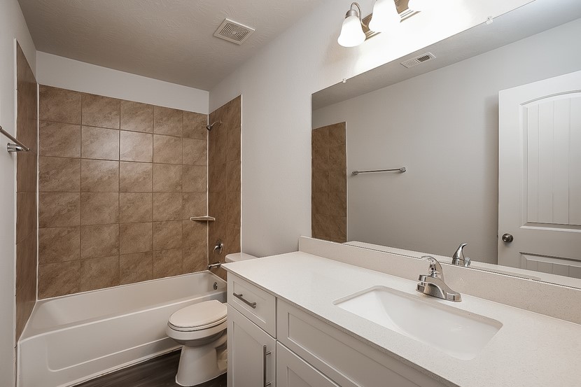 19019 Moynihan Drive Property Photo 16