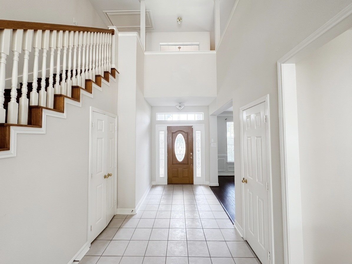 3002 Flintwood Drive Property Photo 3