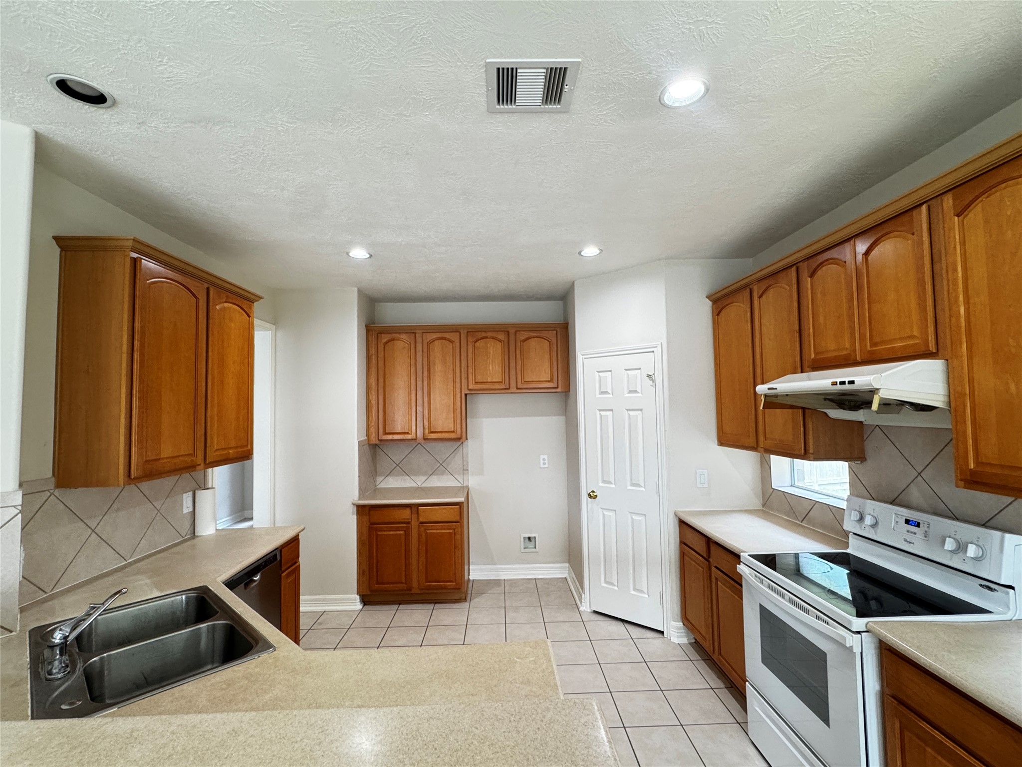 3002 Flintwood Drive Property Photo 5