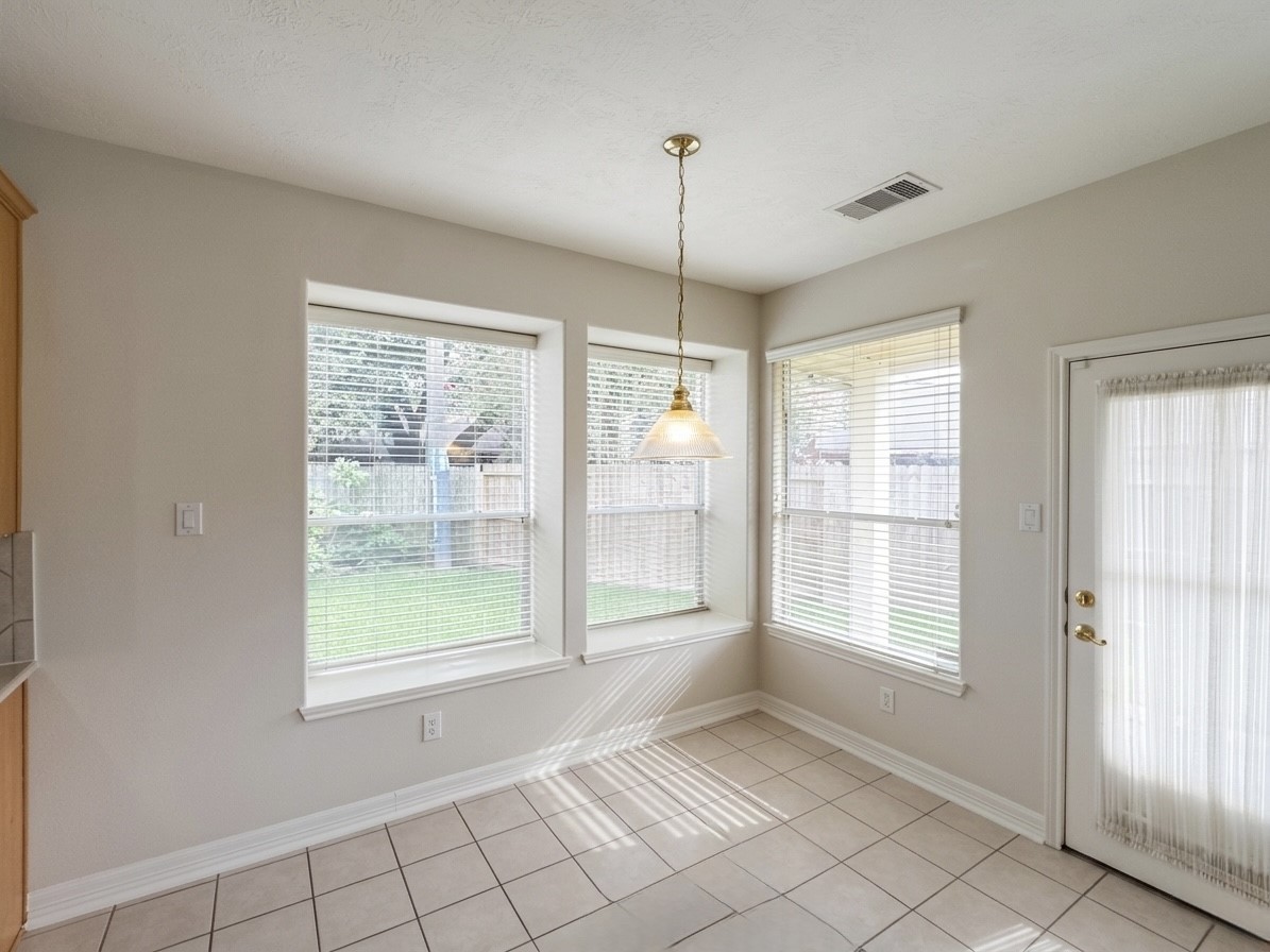 3002 Flintwood Drive Property Photo 6