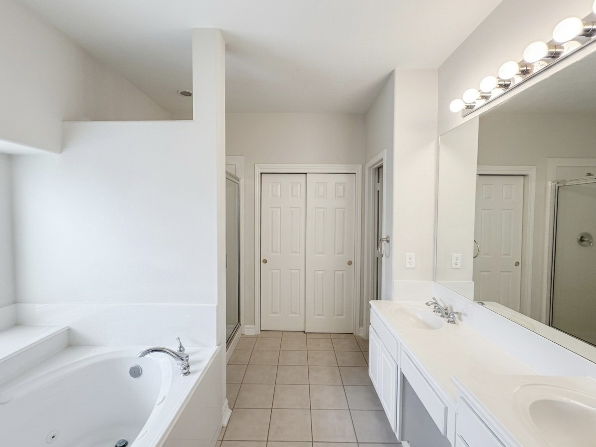 3002 Flintwood Drive Property Photo 8