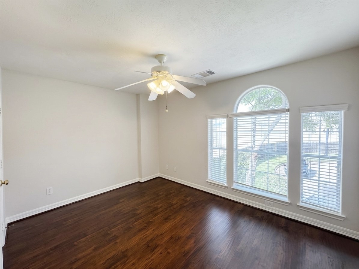 3002 Flintwood Drive Property Photo 9
