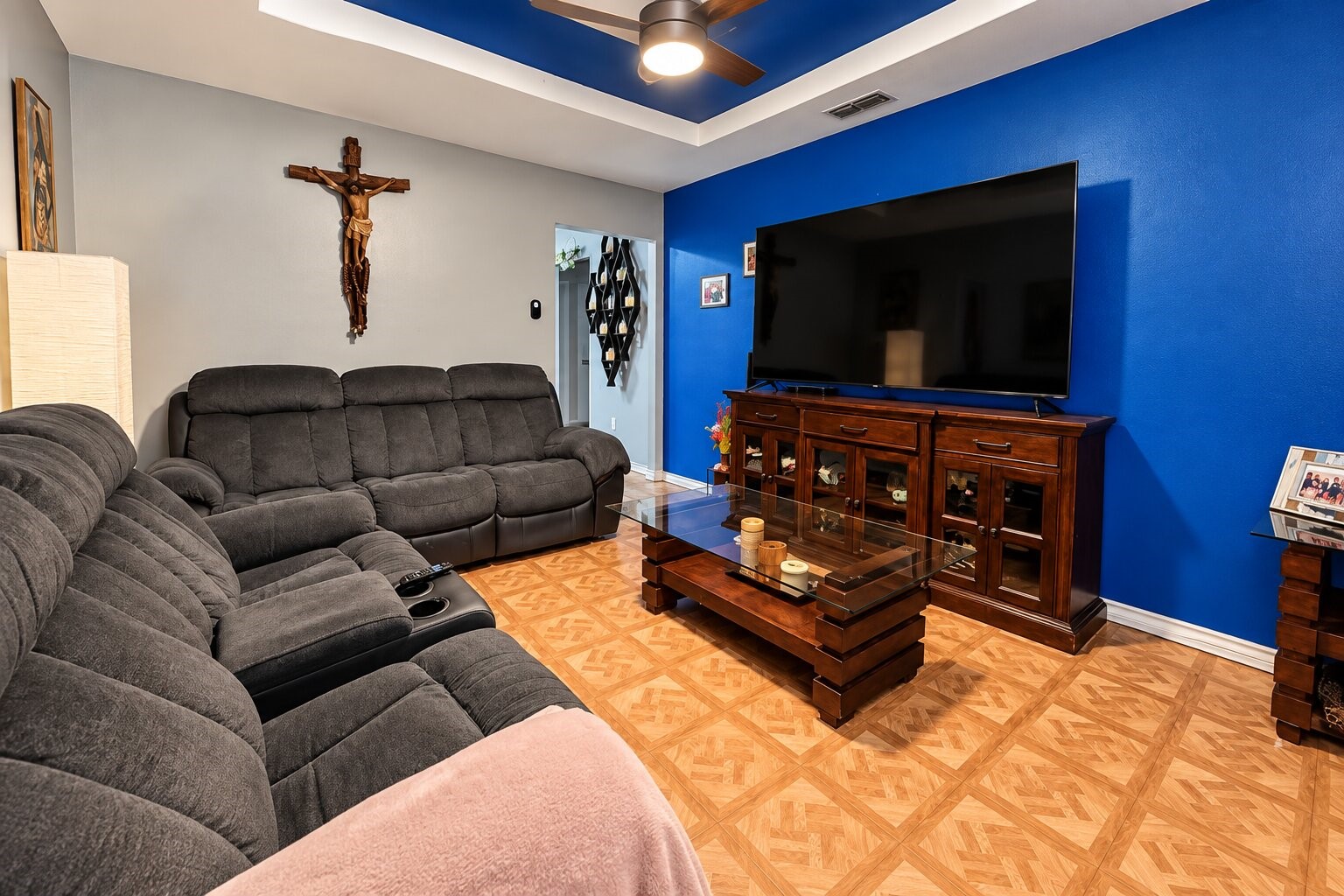 513 Santa Monica Street Property Photo 6