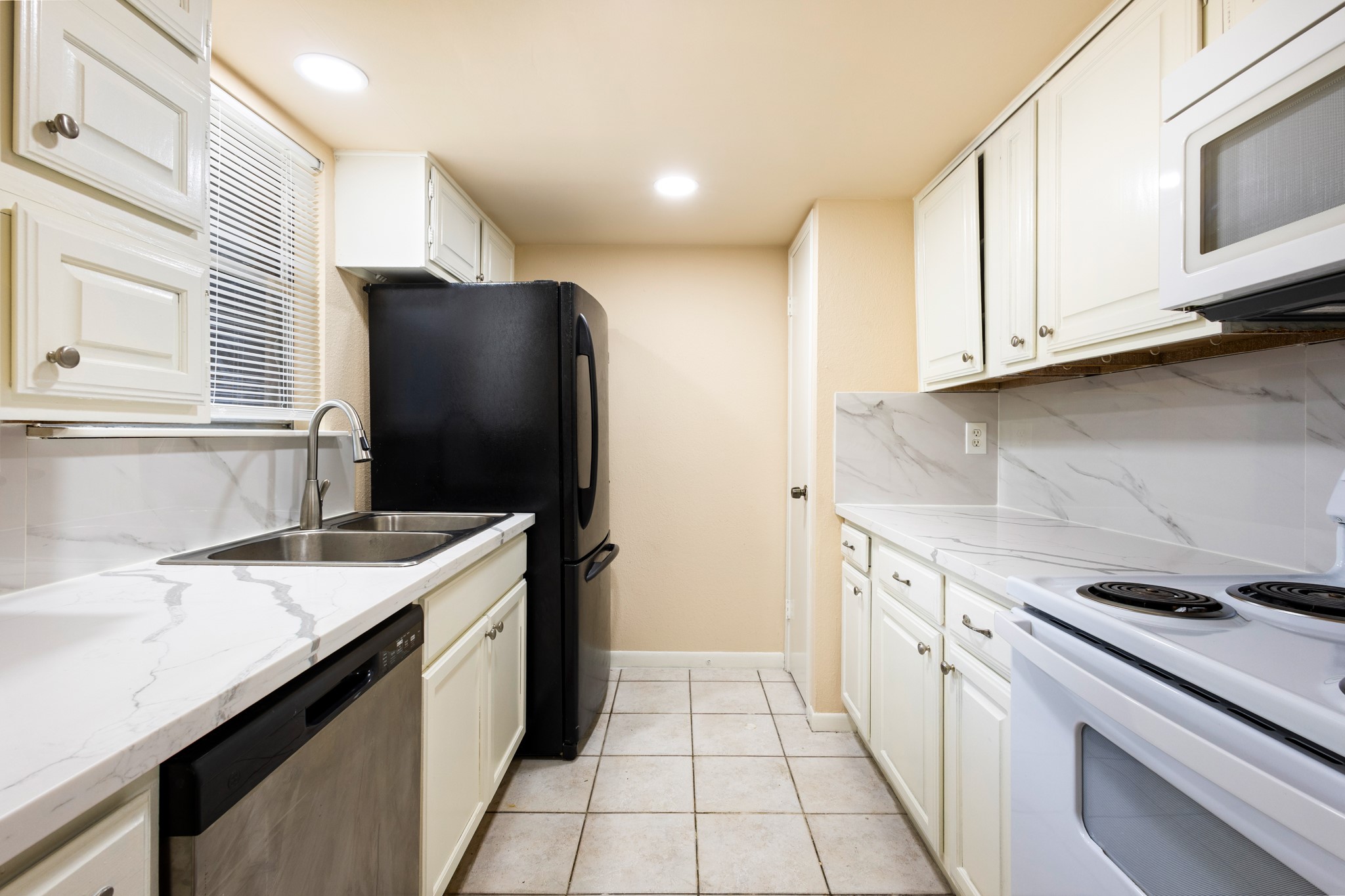 5921 Arncliffe Drive 5921 Property Photo 1