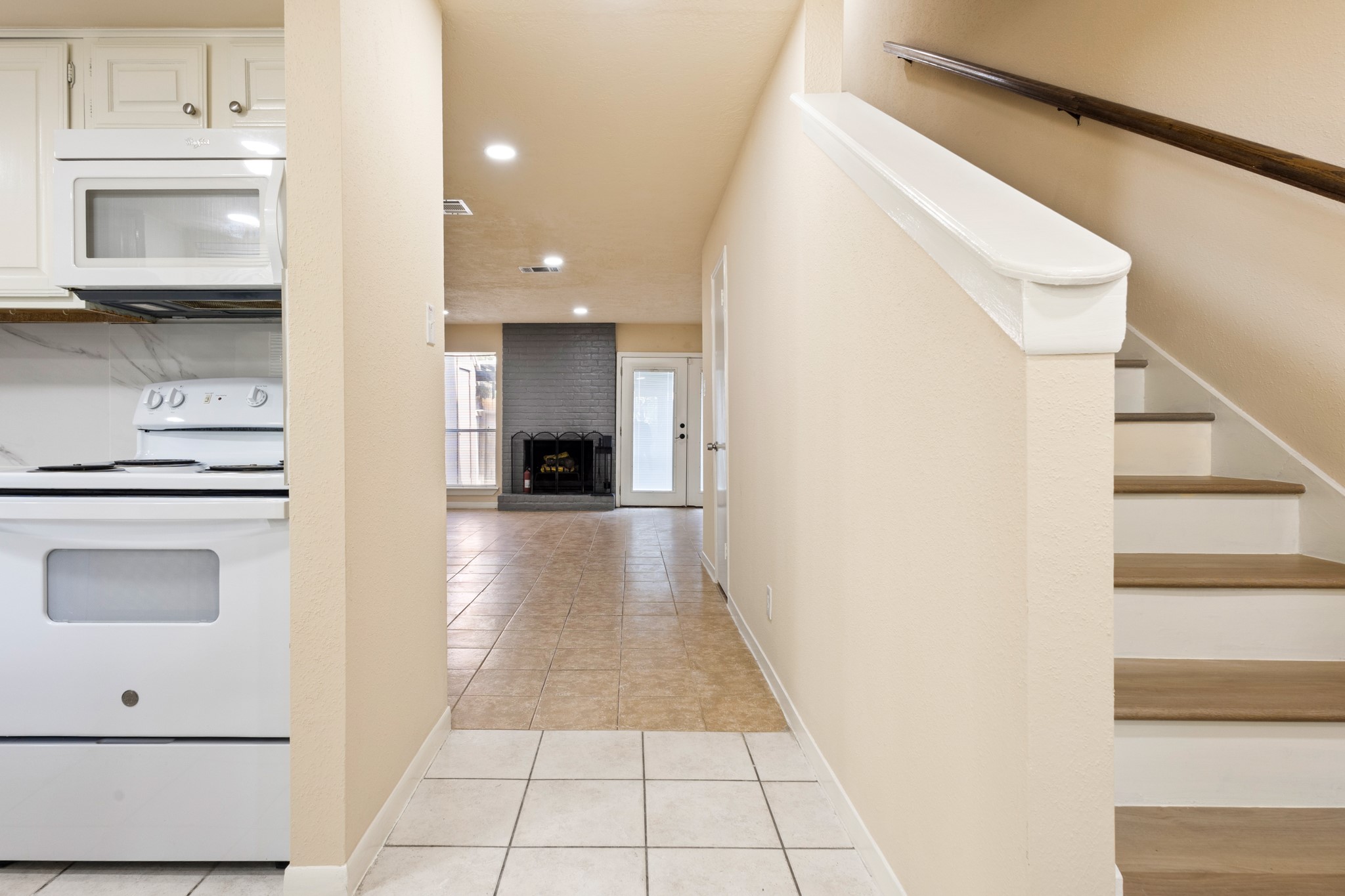 5921 Arncliffe Drive 5921 Property Photo 3