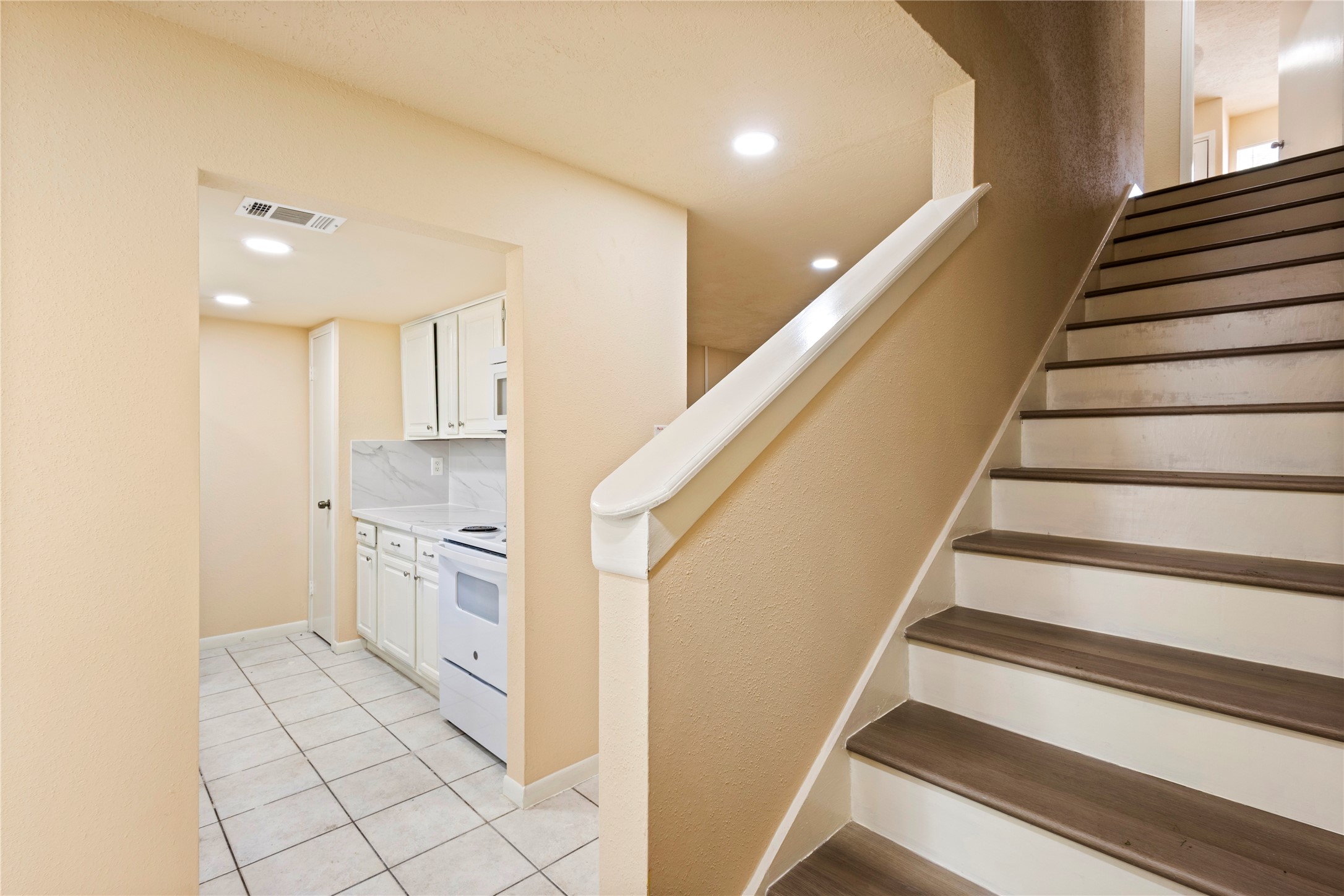 5921 Arncliffe Drive 5921 Property Photo 4