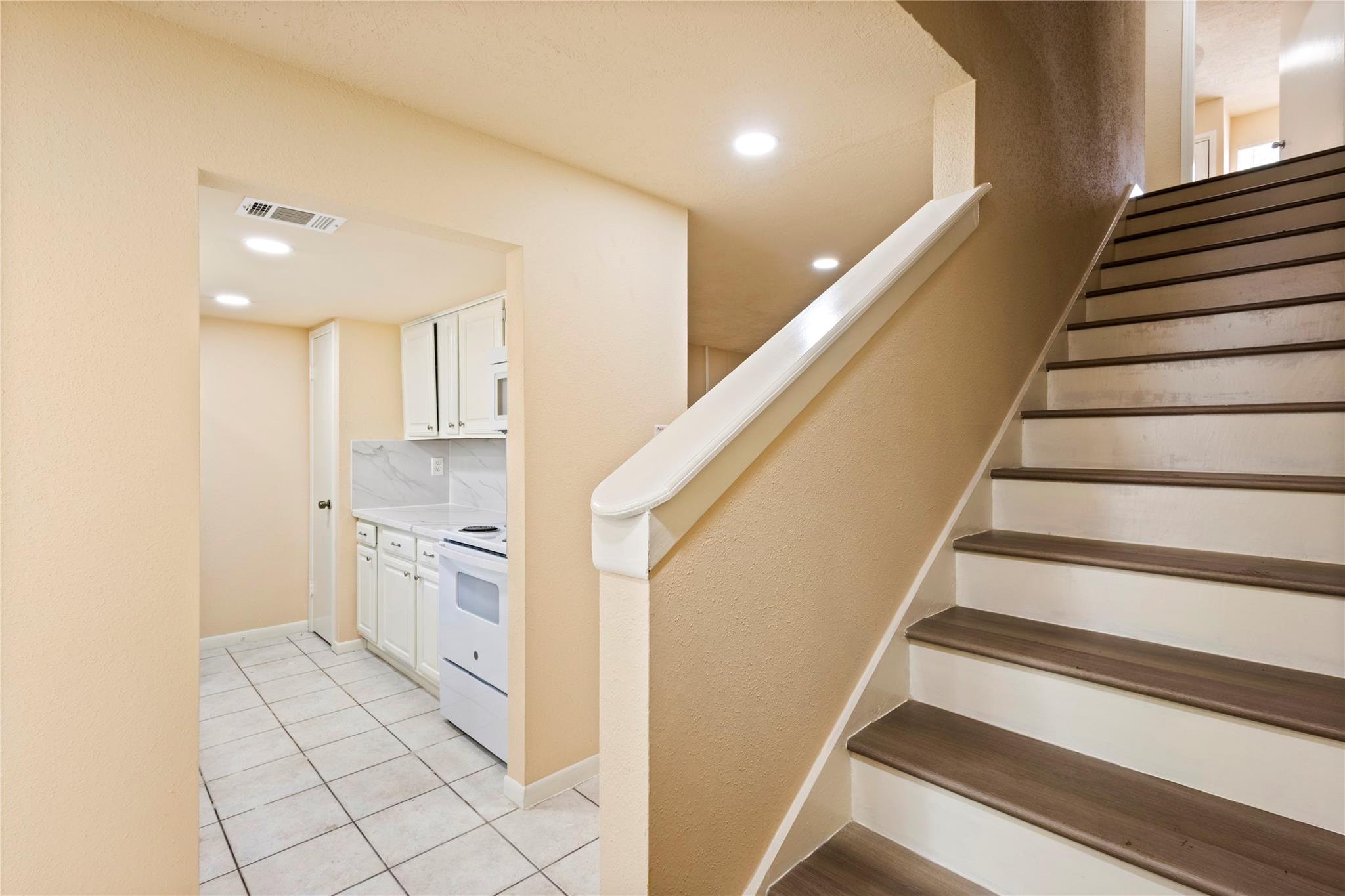 5921 Arncliffe Drive 5921 Property Photo 4