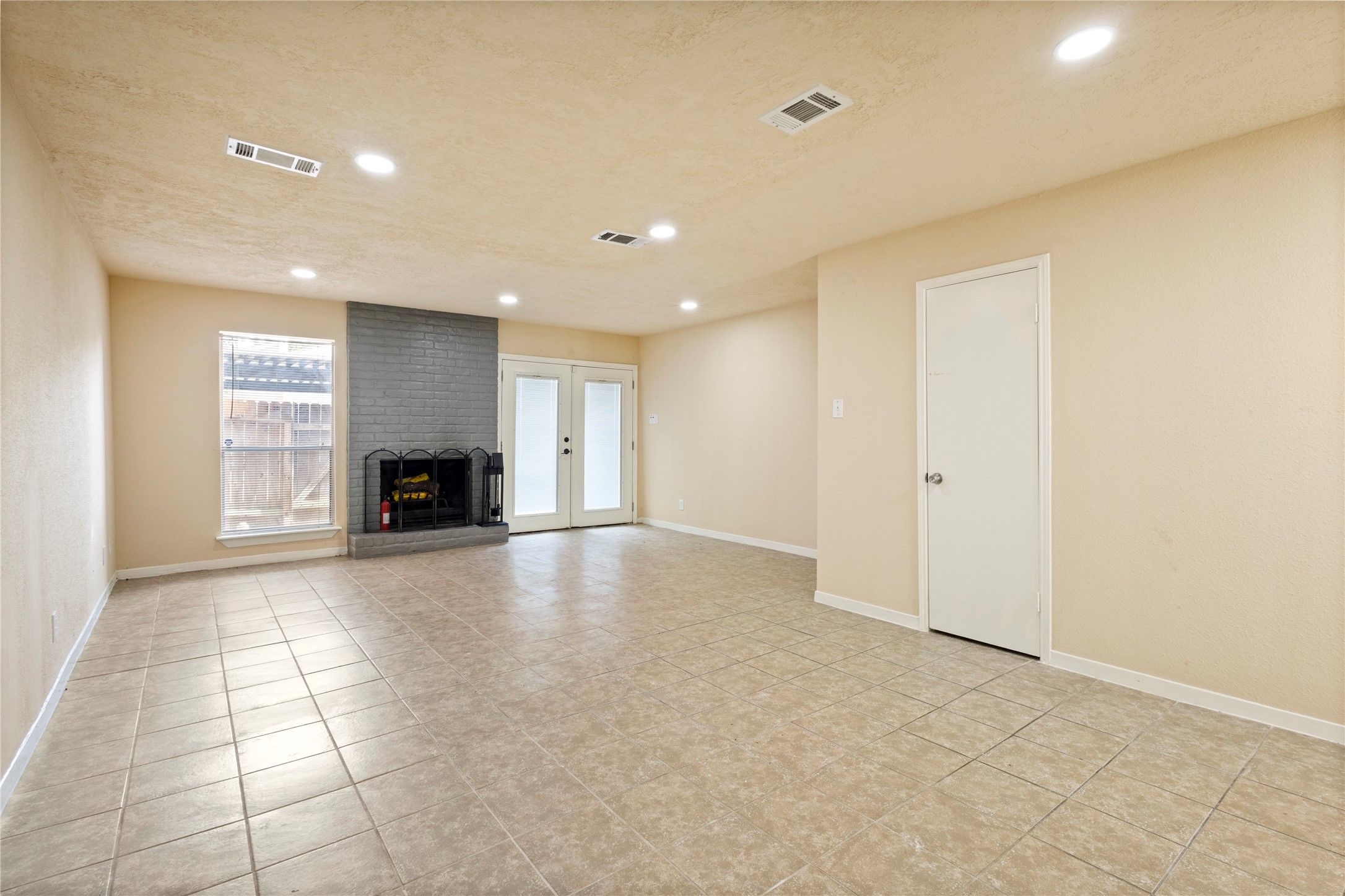 5921 Arncliffe Drive 5921 Property Photo 8